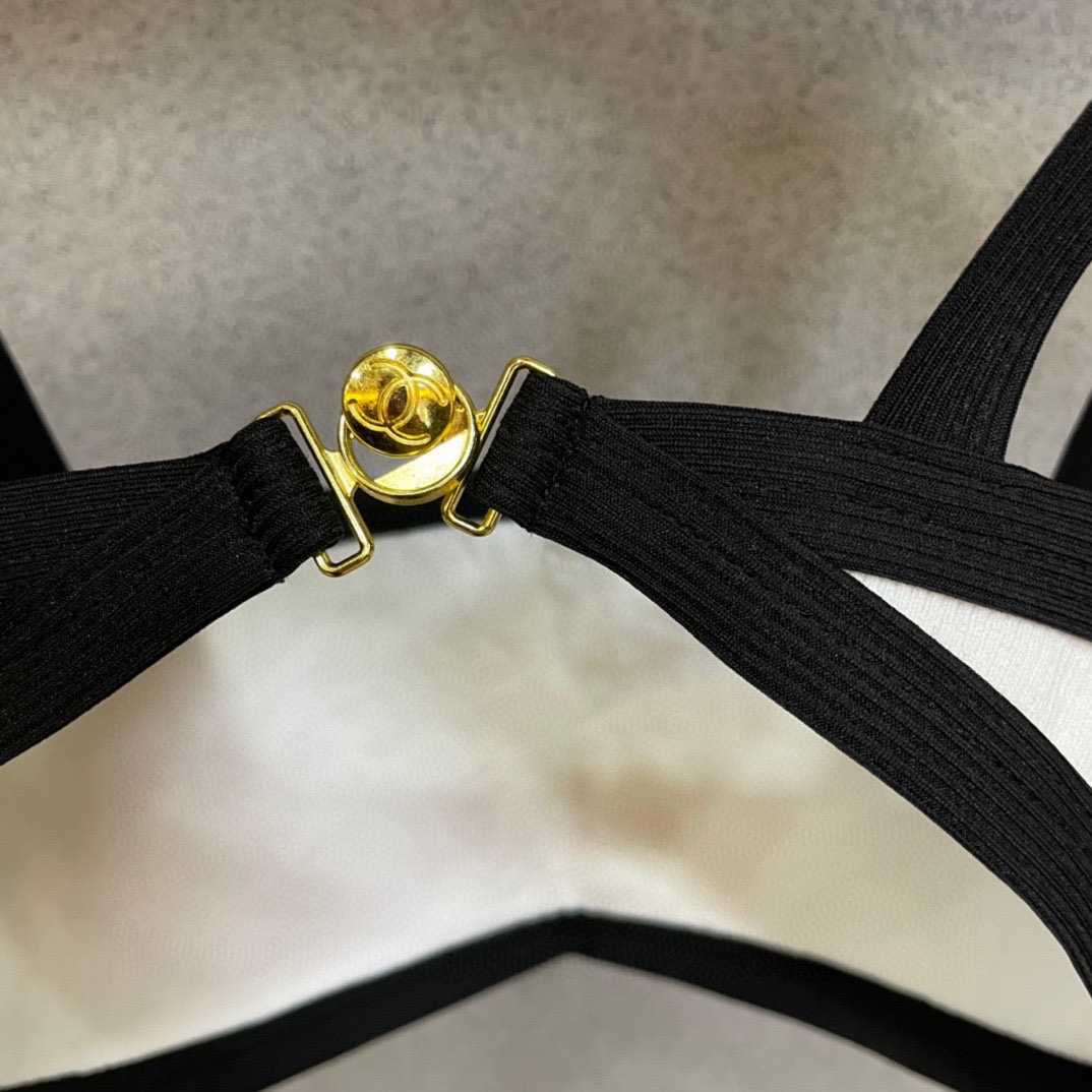 Chanel新款比基尼👙❤️😍🥰适合多种场景的游泳衣🏊‍♀️海边 游泳池 温泉 水上乐园 漂流都可以😌内