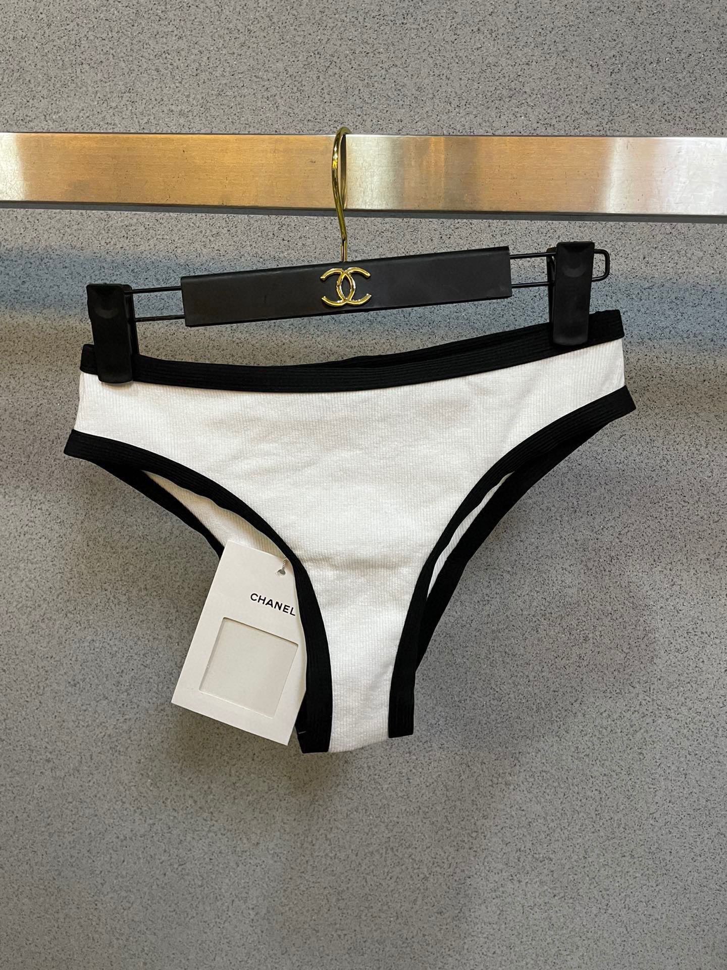 Chanel新款比基尼👙❤️😍🥰适合多种场景的游泳衣🏊‍♀️海边 游泳池 温泉 水上乐园 漂流都可以😌内