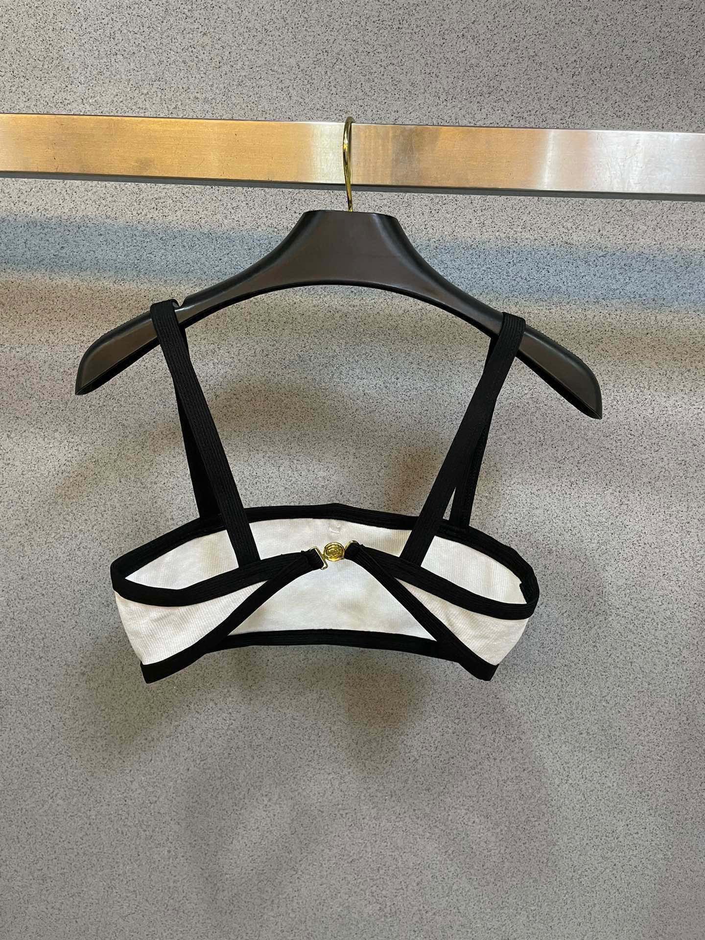 Chanel新款比基尼👙❤️😍🥰适合多种场景的游泳衣🏊‍♀️海边 游泳池 温泉 水上乐园 漂流都可以😌内