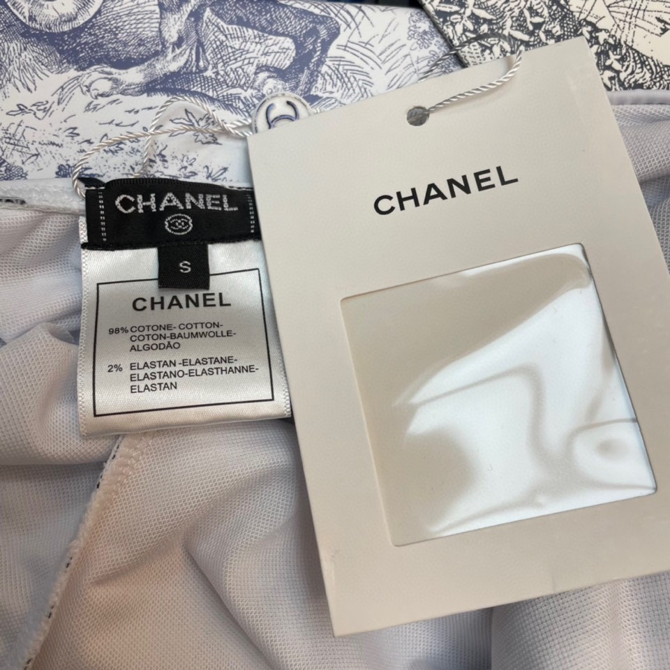 Chanel新款连体泳衣👙❤️😍🥰适合多种场景的游泳衣🏊‍♀️海边 游泳池 温泉 水上乐园 漂流都可以😌