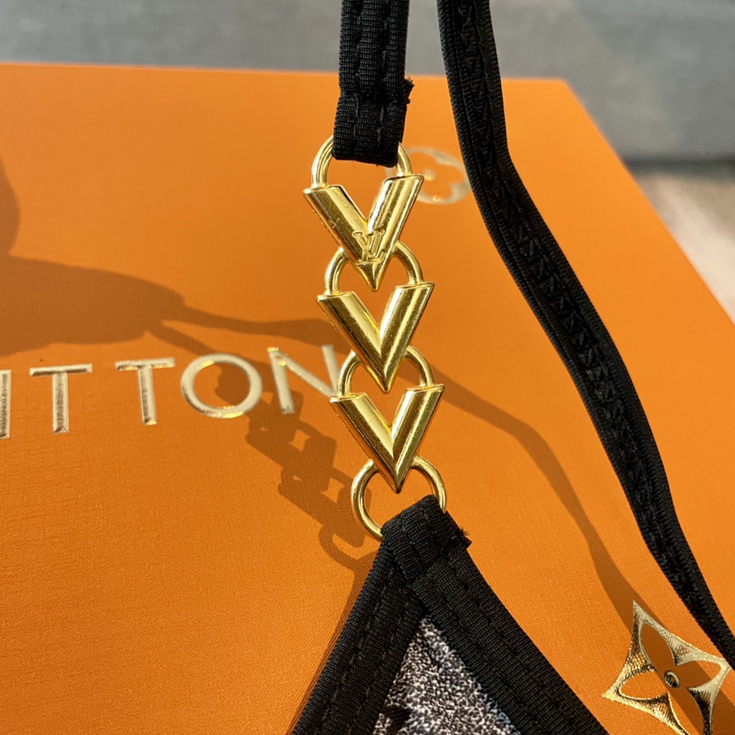 Lv比基尼😍🥰适合多种场景的游泳衣🏊‍♀️海边 游泳池 温泉 水上乐园 漂流都可以😌内搭也完全可以 连体