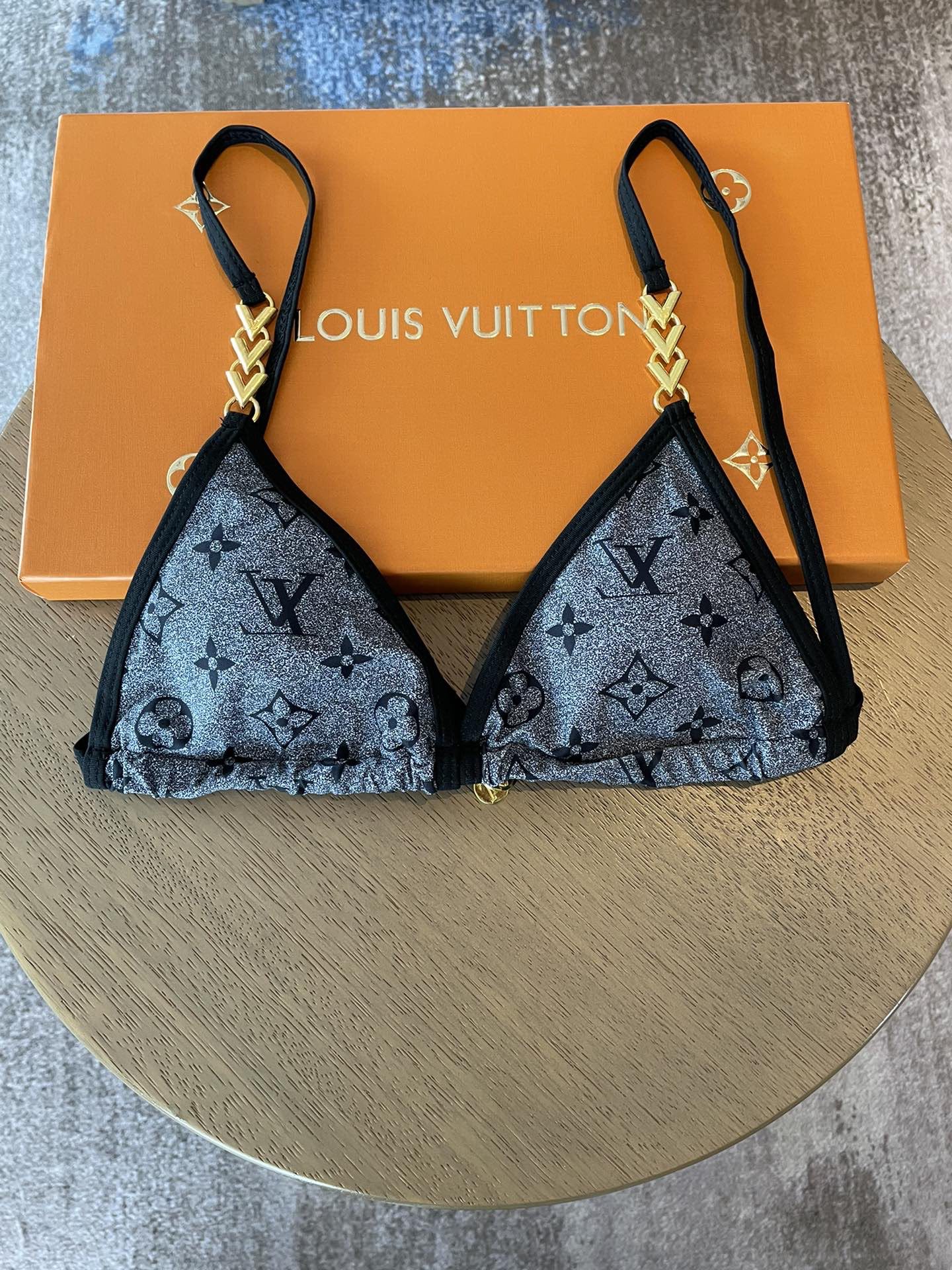 Lv比基尼😍🥰适合多种场景的游泳衣🏊‍♀️海边 游泳池 温泉 水上乐园 漂流都可以😌内搭也完全可以 连体