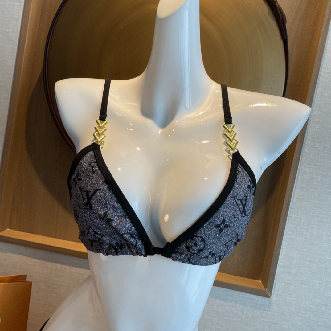 Lv比基尼😍🥰适合多种场景的游泳衣🏊‍♀️海边 游泳池 温泉 水上乐园 漂流都可以😌内搭也完全可以 连体