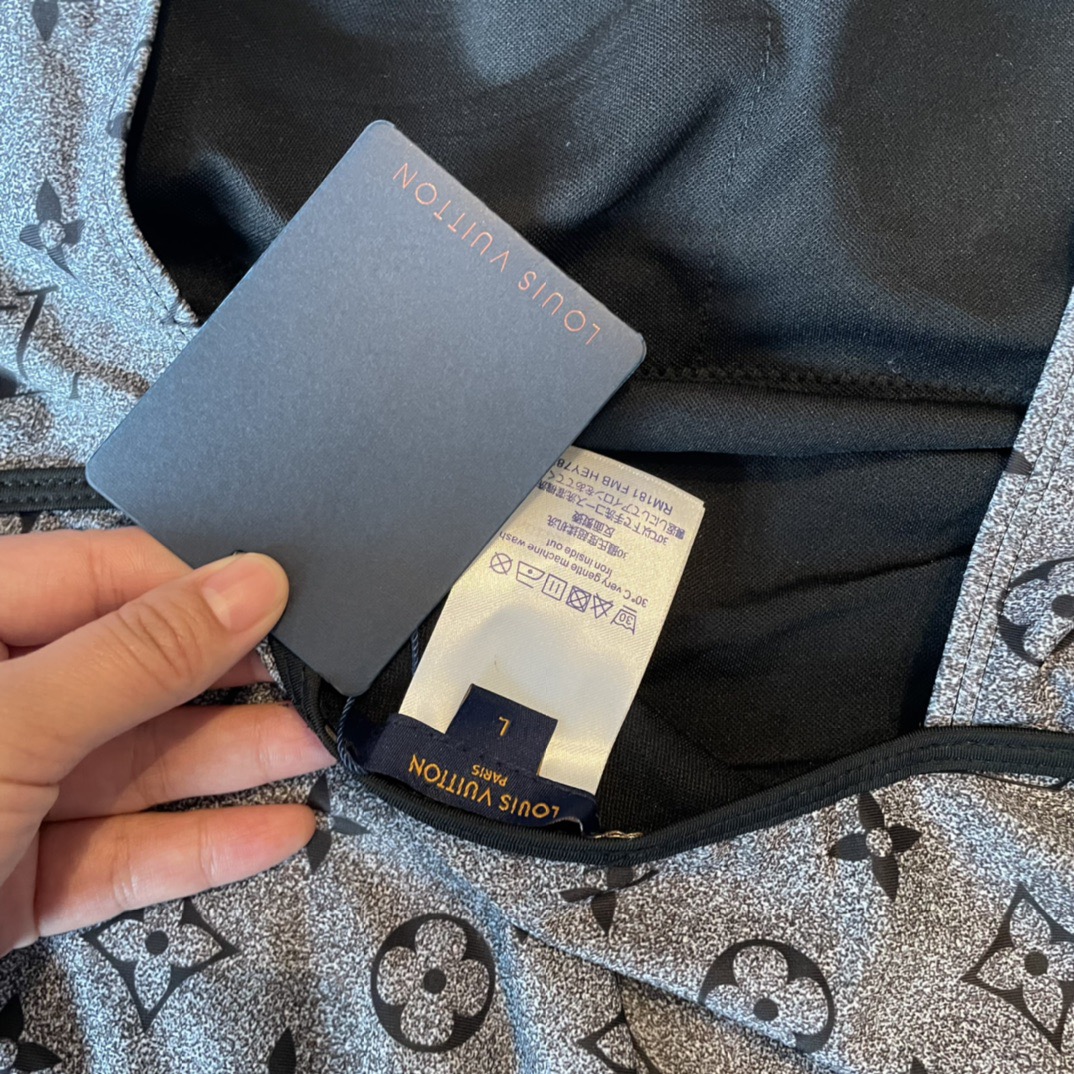 Lv连体泳衣😍🥰适合多种场景的游泳衣🏊‍♀️海边 游泳池 温泉 水上乐园 漂流都可以😌内搭也完全可以 连