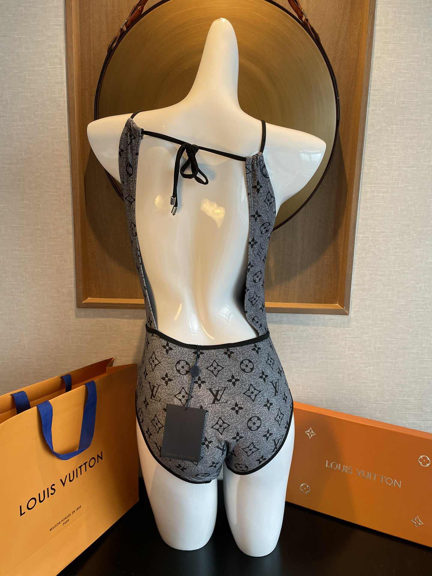 Lv连体泳衣😍🥰适合多种场景的游泳衣🏊‍♀️海边 游泳池 温泉 水上乐园 漂流都可以😌内搭也完全可以 连