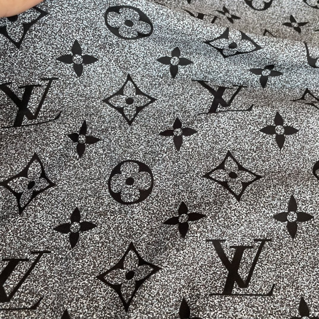 Lv连体泳衣😍🥰适合多种场景的游泳衣🏊‍♀️海边 游泳池 温泉 水上乐园 漂流都可以😌内搭也完全可以 连