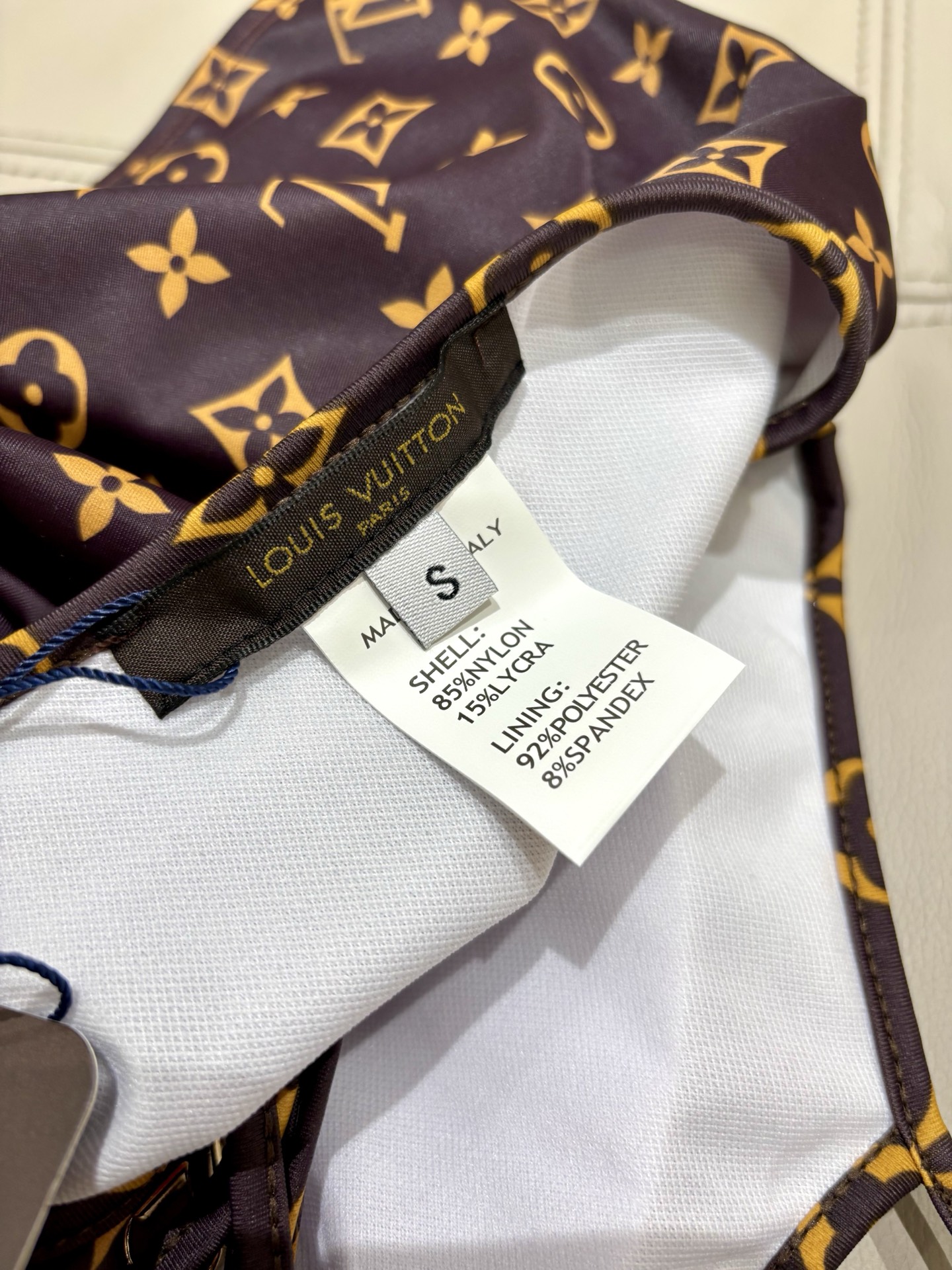 Lv新款连体泳衣😍🥰适合多种场景的游泳衣🏊‍♀️海边 游泳池 温泉 水上乐园 漂流都可以😌内搭也完全可以