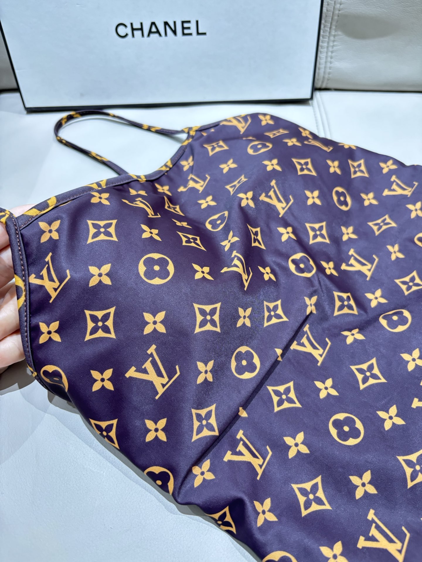 Lv新款连体泳衣😍🥰适合多种场景的游泳衣🏊‍♀️海边 游泳池 温泉 水上乐园 漂流都可以😌内搭也完全可以