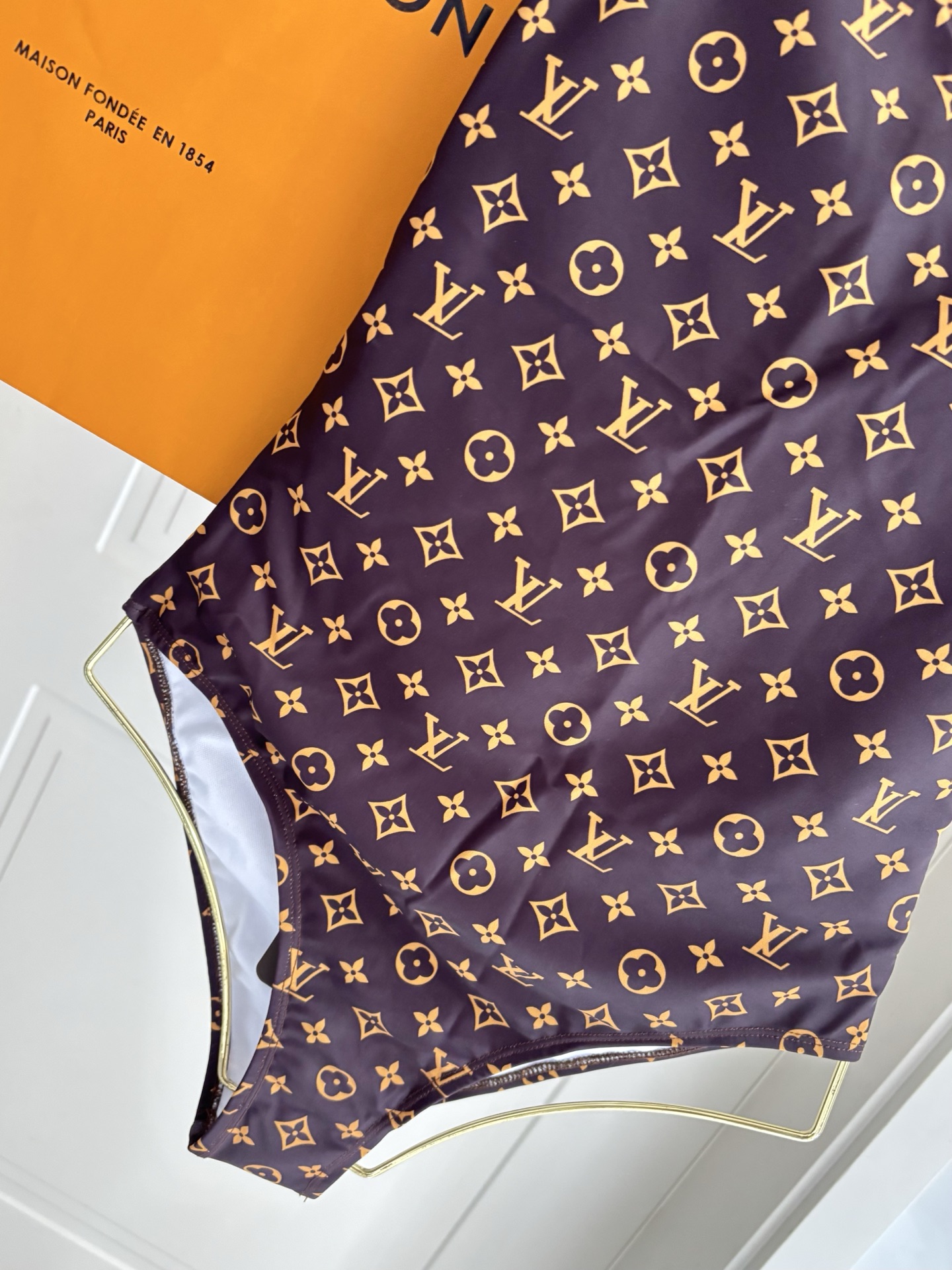 Lv新款连体泳衣😍🥰适合多种场景的游泳衣🏊‍♀️海边 游泳池 温泉 水上乐园 漂流都可以😌内搭也完全可以