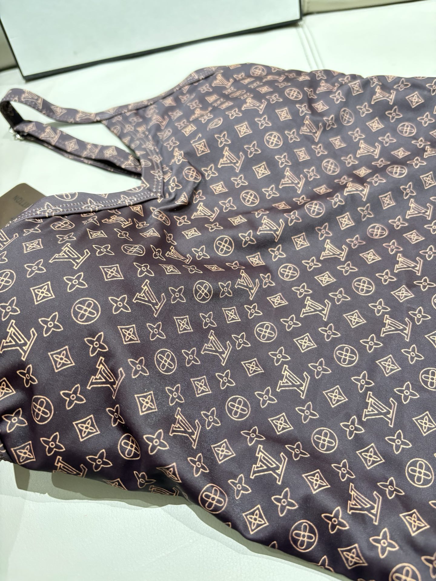 Lv新款连体泳衣😍🥰适合多种场景的游泳衣🏊‍♀️海边 游泳池 温泉 水上乐园 漂流都可以😌内搭也完全可以