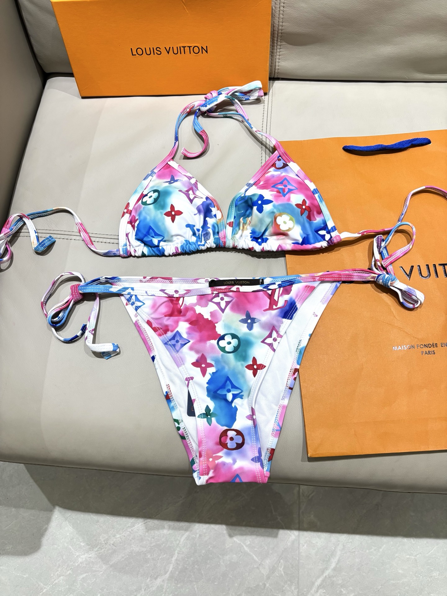 Lv比基尼😍🥰适合多种场景的游泳衣🏊‍♀️海边 游泳池 温泉 水上乐园 漂流都可以😌内搭也完全可以 连体