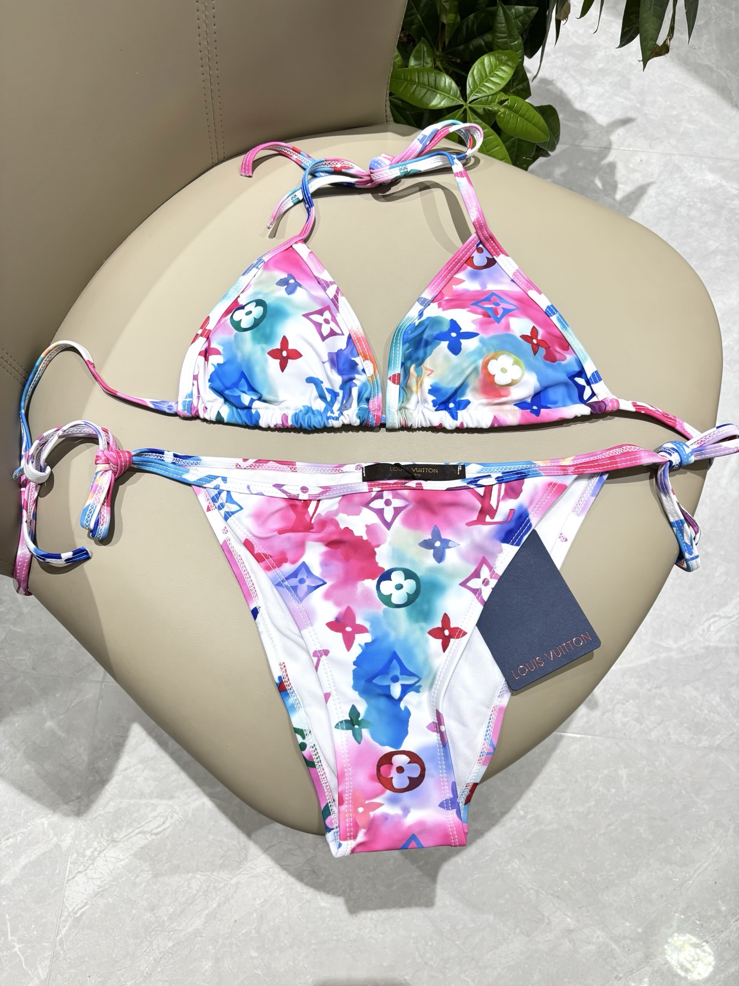 Lv比基尼😍🥰适合多种场景的游泳衣🏊‍♀️海边 游泳池 温泉 水上乐园 漂流都可以😌内搭也完全可以 连体
