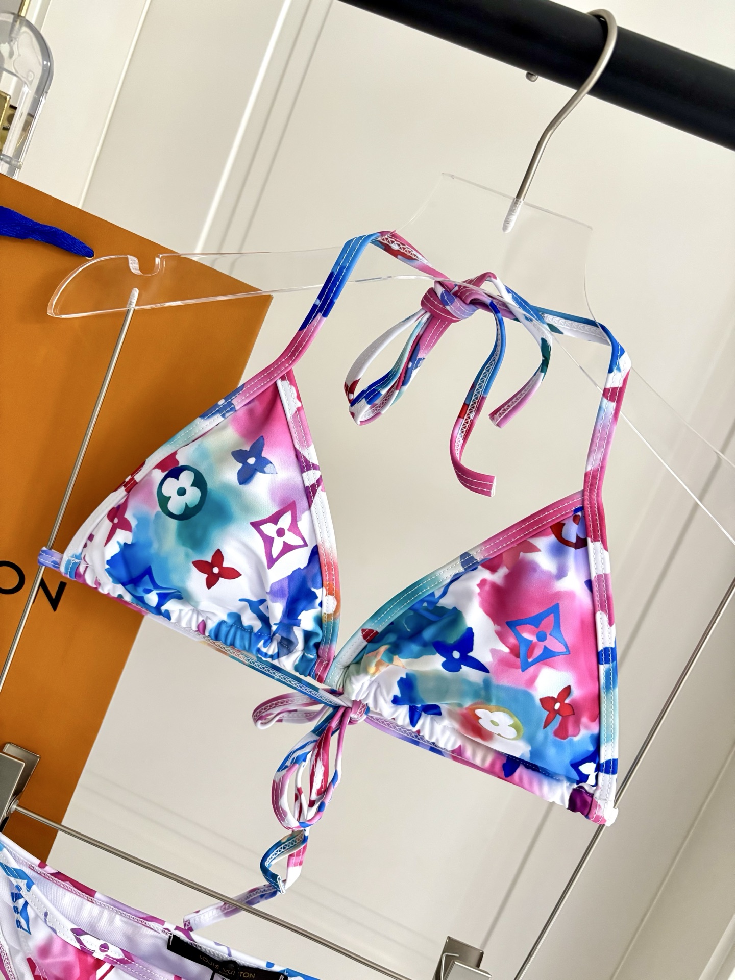 Lv比基尼😍🥰适合多种场景的游泳衣🏊‍♀️海边 游泳池 温泉 水上乐园 漂流都可以😌内搭也完全可以 连体