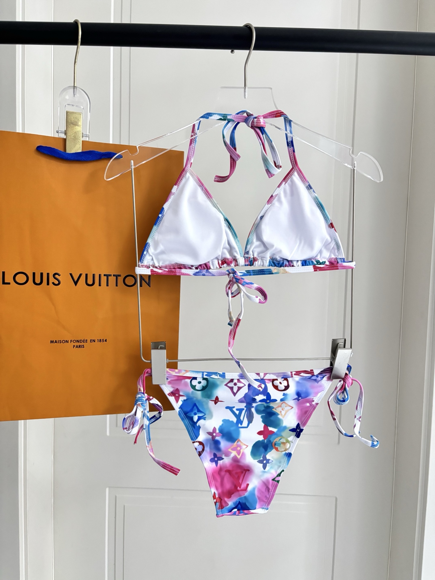 Lv比基尼😍🥰适合多种场景的游泳衣🏊‍♀️海边 游泳池 温泉 水上乐园 漂流都可以😌内搭也完全可以 连体