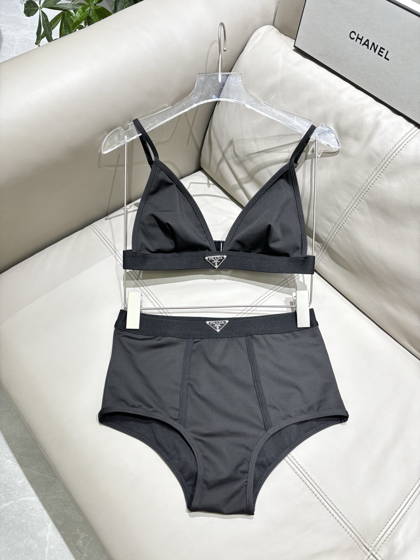 普拉达分体比基尼😍🥰适合多种场景的游泳衣🏊‍♀️海边 游泳池 温泉 水上乐园 漂流都可以😌内搭也完全可以