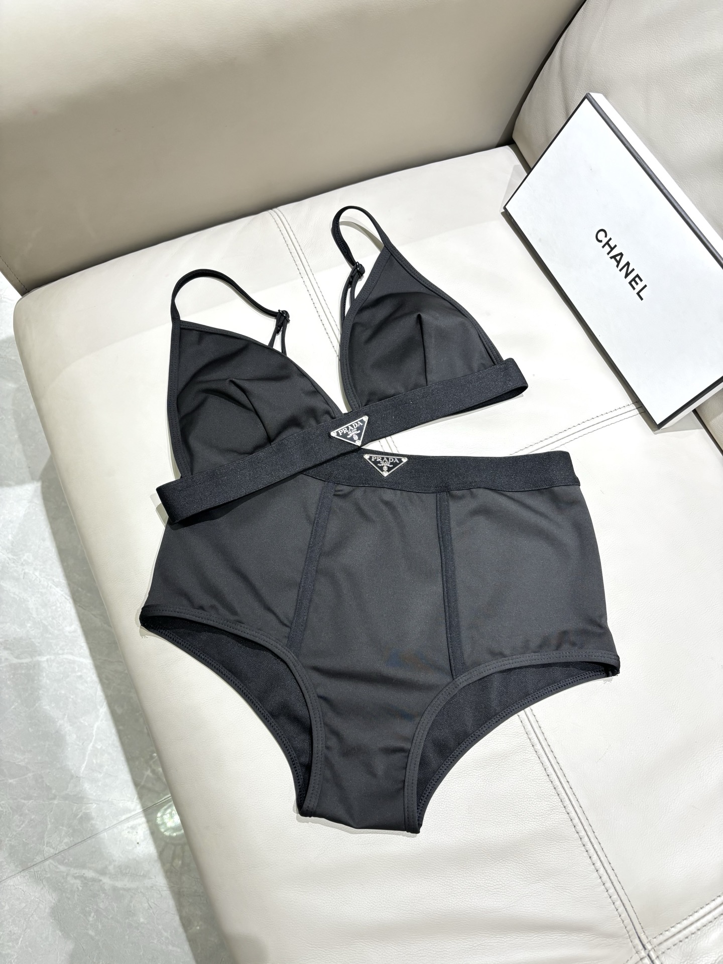 普拉达分体比基尼😍🥰适合多种场景的游泳衣🏊‍♀️海边 游泳池 温泉 水上乐园 漂流都可以😌内搭也完全可以