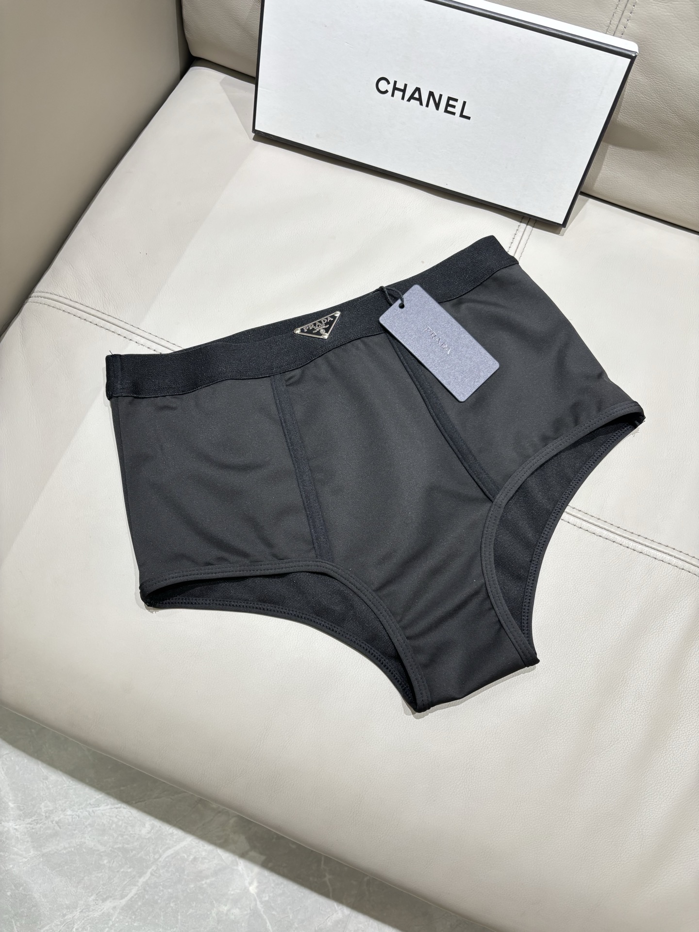 普拉达分体比基尼😍🥰适合多种场景的游泳衣🏊‍♀️海边 游泳池 温泉 水上乐园 漂流都可以😌内搭也完全可以