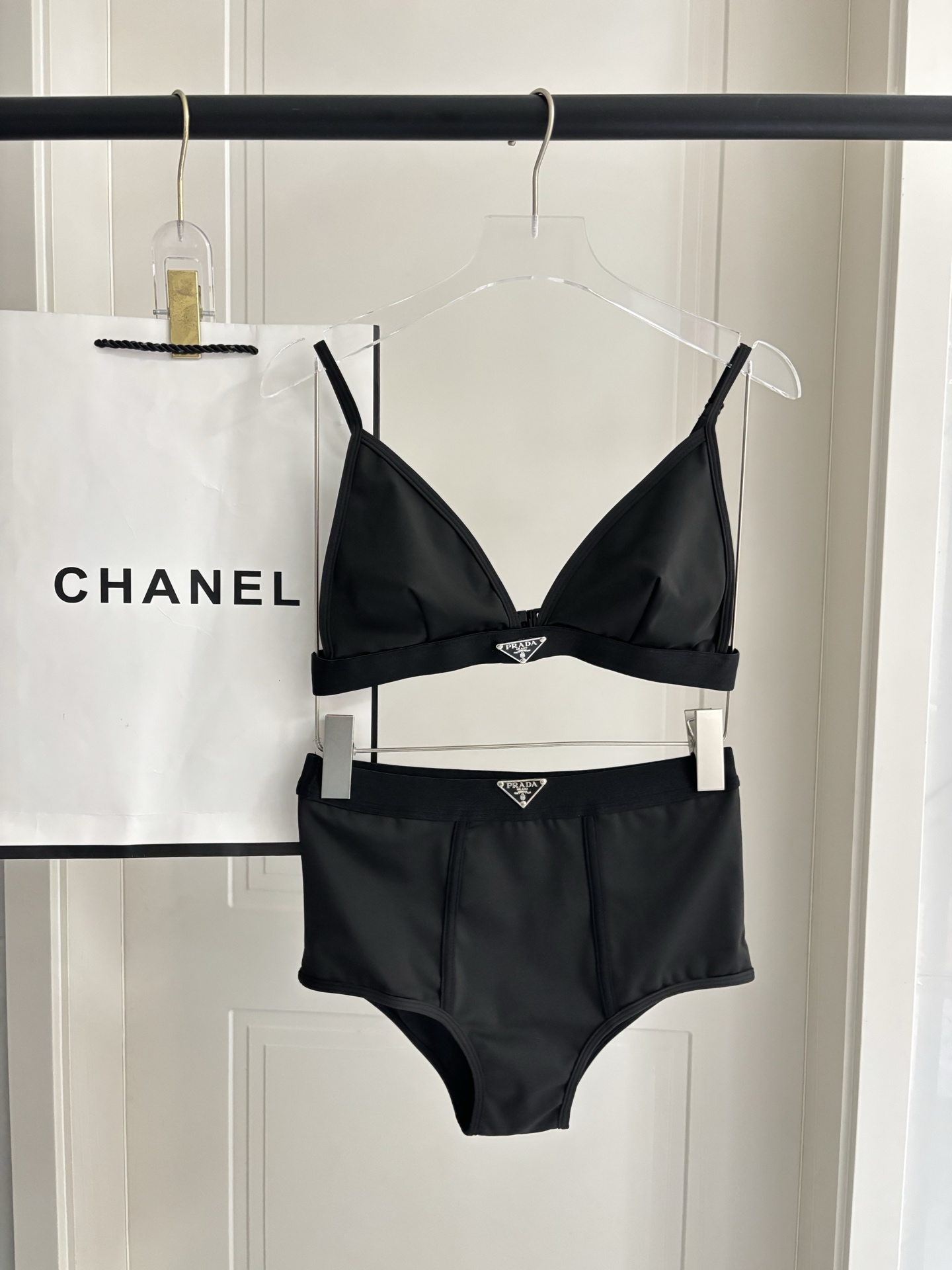 普拉达分体比基尼😍🥰适合多种场景的游泳衣🏊‍♀️海边 游泳池 温泉 水上乐园 漂流都可以😌内搭也完全可以