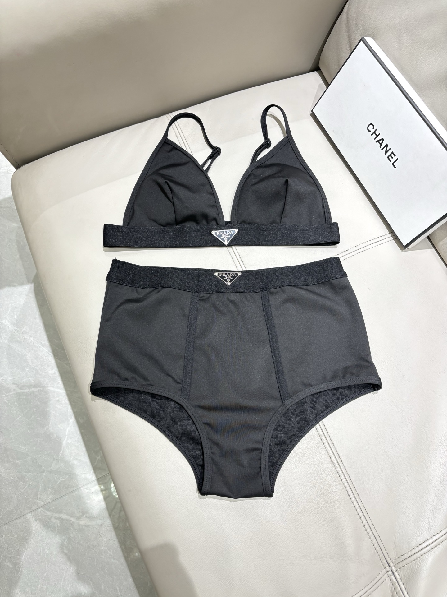 普拉达分体比基尼😍🥰适合多种场景的游泳衣🏊‍♀️海边 游泳池 温泉 水上乐园 漂流都可以😌内搭也完全可以