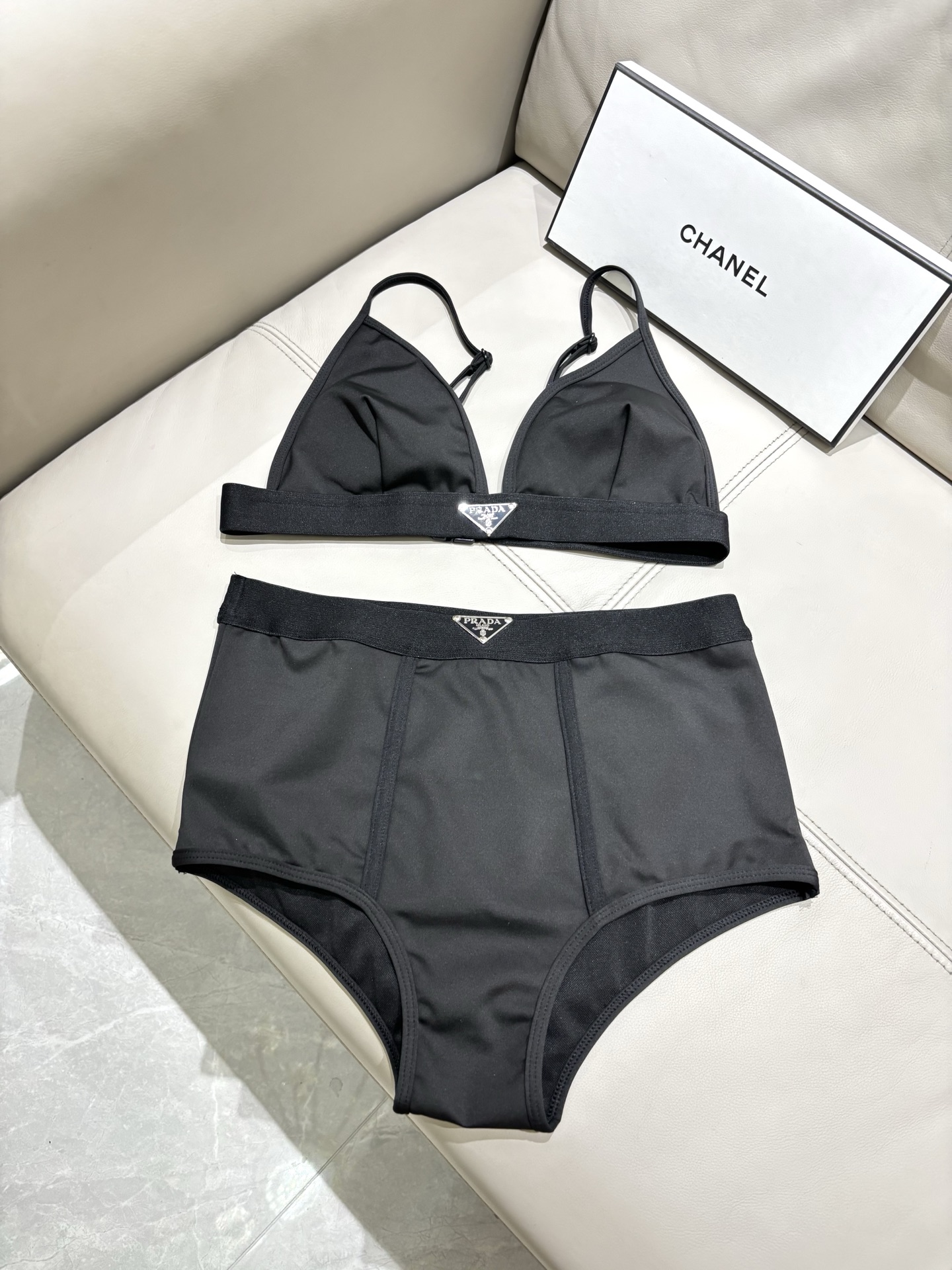 普拉达分体比基尼😍🥰适合多种场景的游泳衣🏊‍♀️海边 游泳池 温泉 水上乐园 漂流都可以😌内搭也完全可以