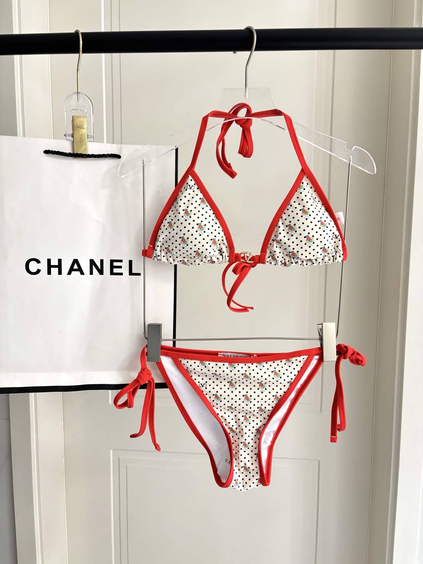 华伦天奴比基尼😍🥰适合多种场景的游泳衣🏊‍♀️海边 游泳池 温泉 水上乐园 漂流都可以😌内搭也完全可以 