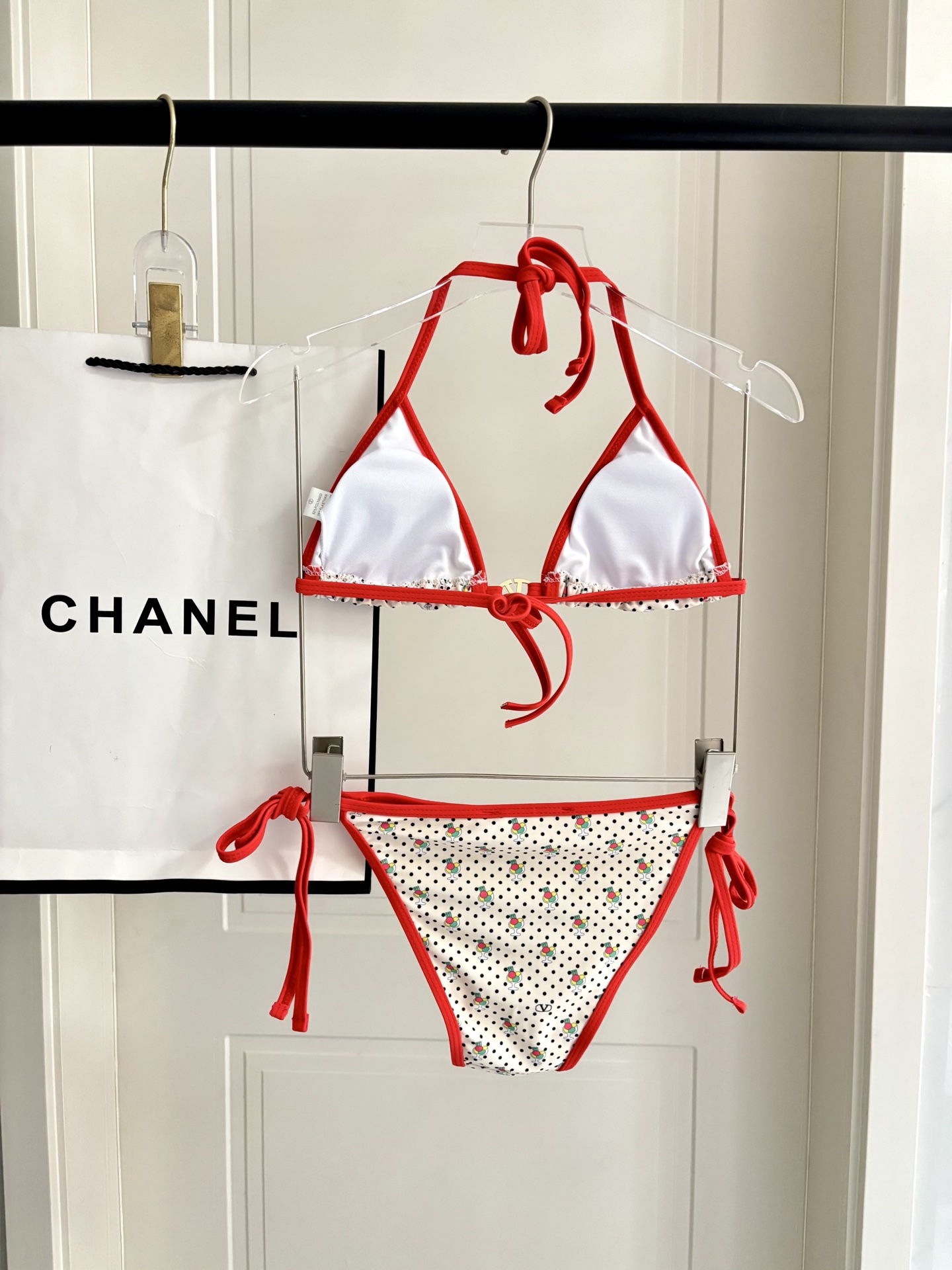 华伦天奴比基尼😍🥰适合多种场景的游泳衣🏊‍♀️海边 游泳池 温泉 水上乐园 漂流都可以😌内搭也完全可以 