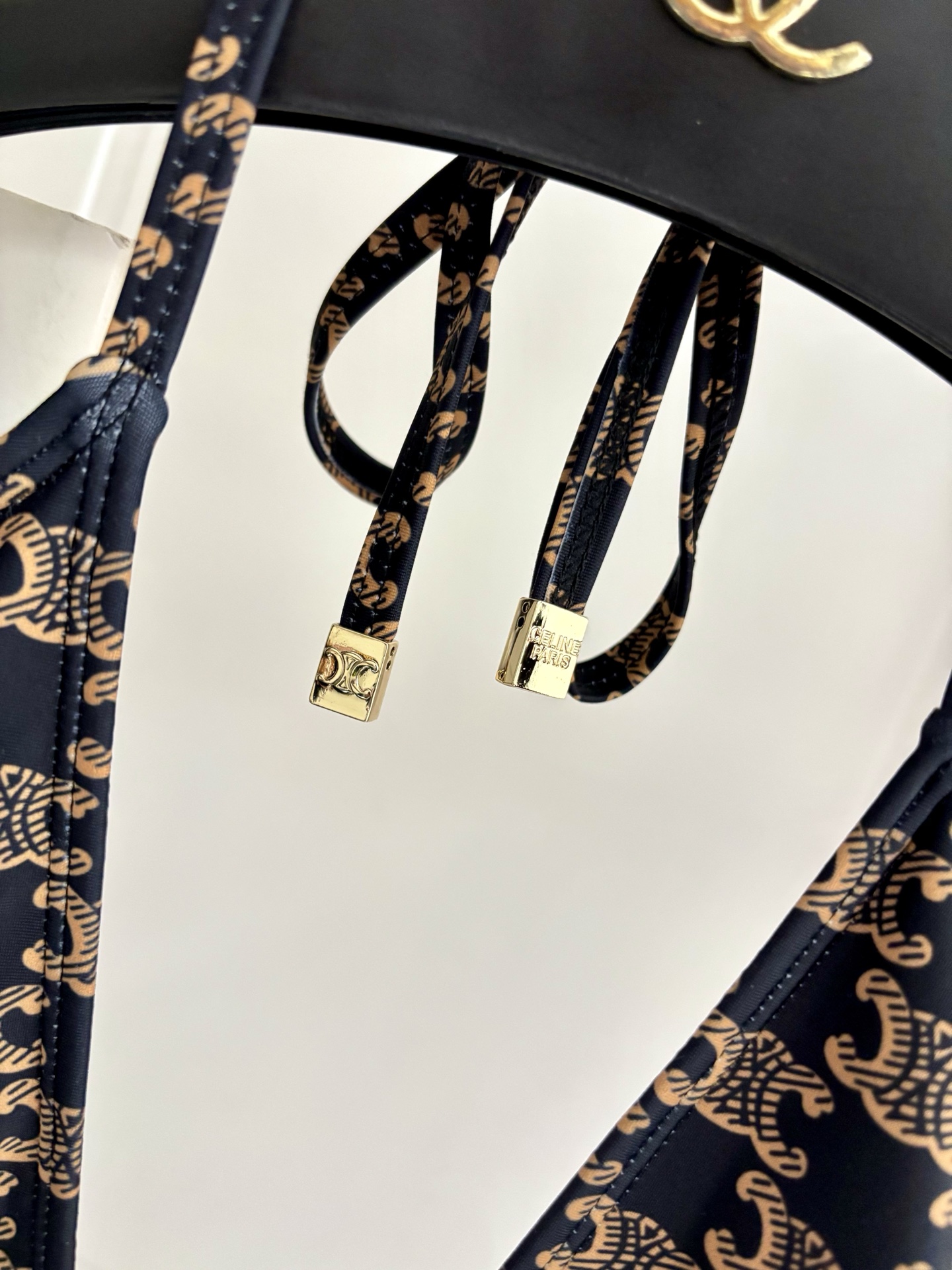 Celine连体泳衣🥰适合多种场景的游泳衣🏊‍♀️海边 游泳池 温泉 水上乐园 漂流都可以😌内搭也完全可