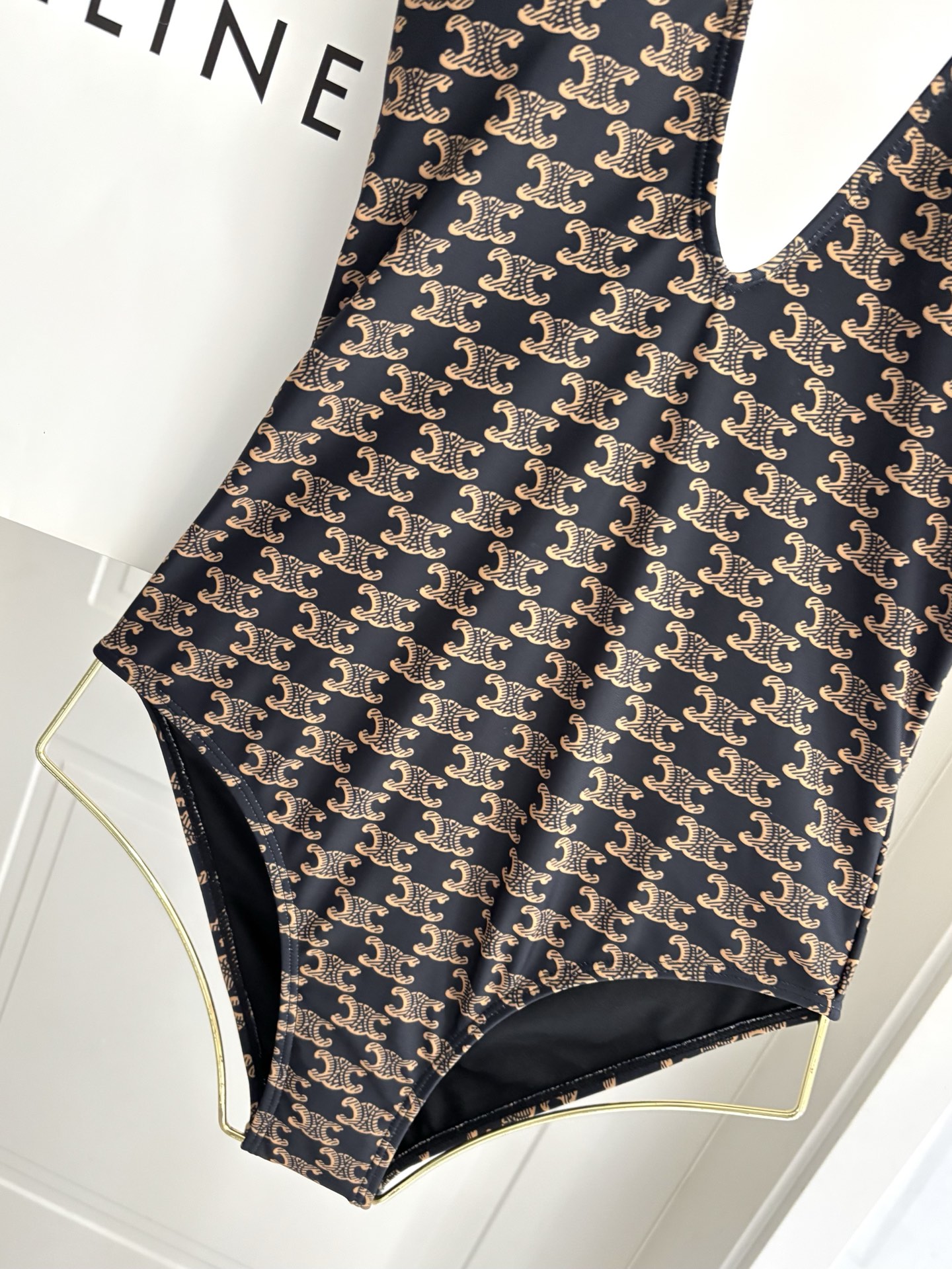 Celine连体泳衣🥰适合多种场景的游泳衣🏊‍♀️海边 游泳池 温泉 水上乐园 漂流都可以😌内搭也完全可