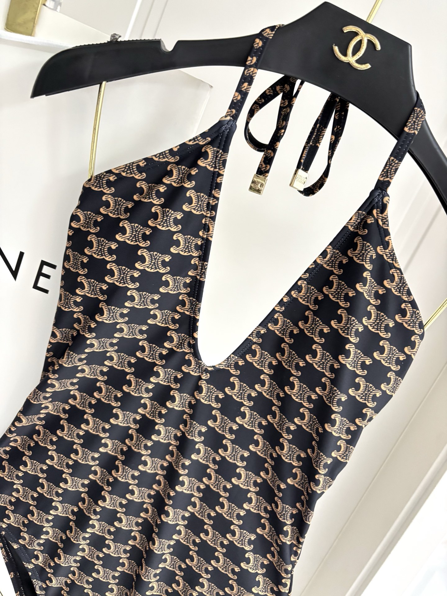 Celine连体泳衣🥰适合多种场景的游泳衣🏊‍♀️海边 游泳池 温泉 水上乐园 漂流都可以😌内搭也完全可