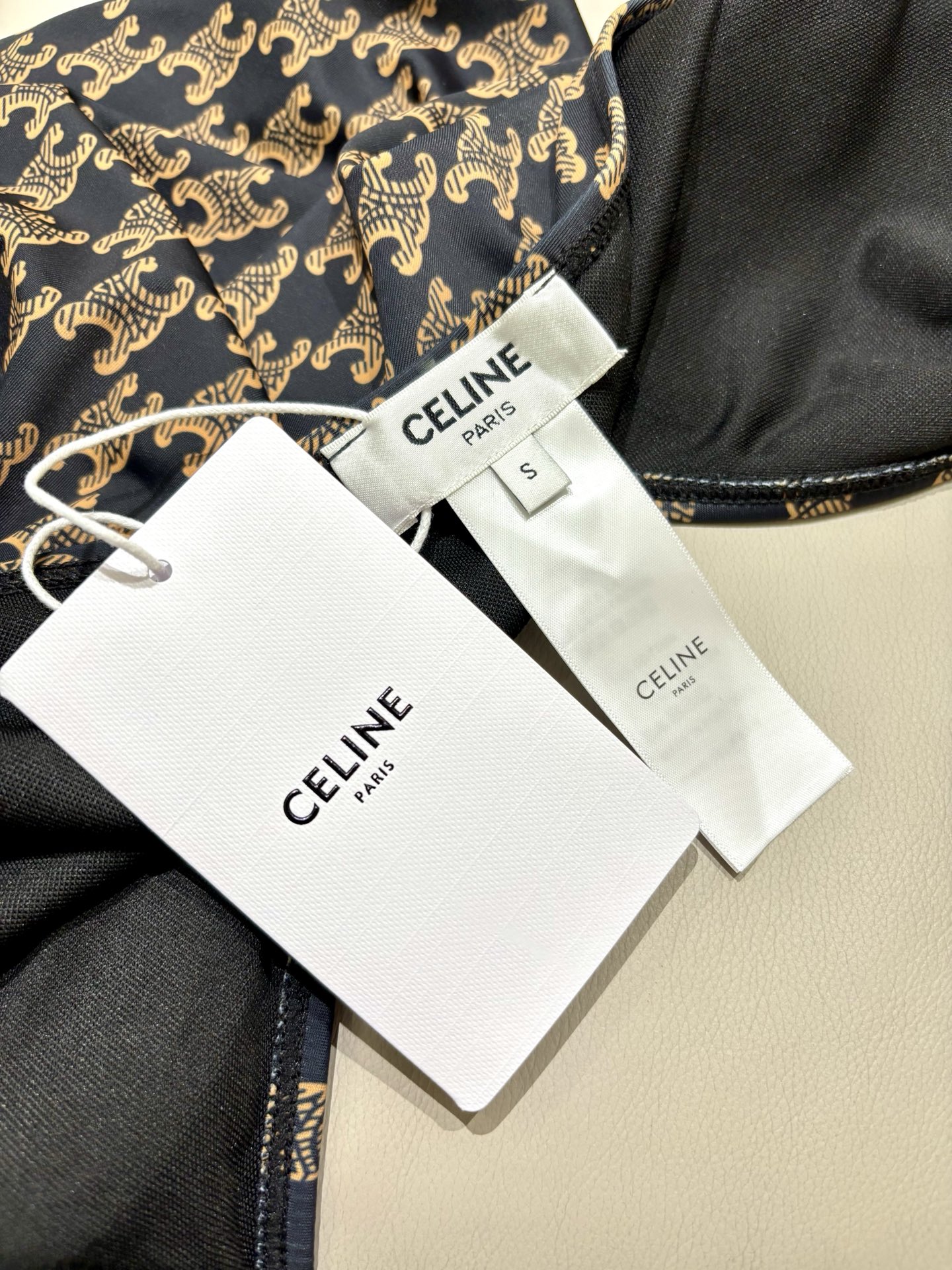 Celine连体泳衣🥰适合多种场景的游泳衣🏊‍♀️海边 游泳池 温泉 水上乐园 漂流都可以😌内搭也完全可