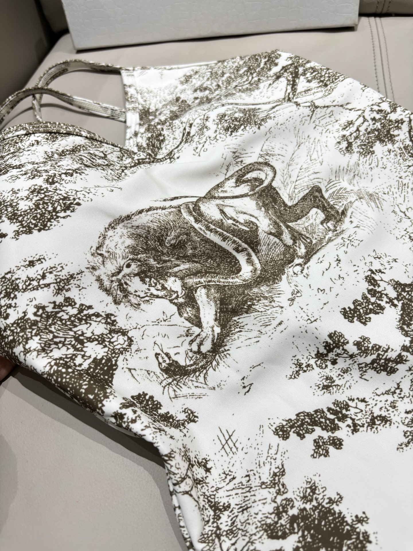 迪奥新款2件套 😍🥰适合多种场景的游泳衣🏊‍♀️海边 游泳池 温泉 水上乐园 漂流都可以😌内搭也完全可以