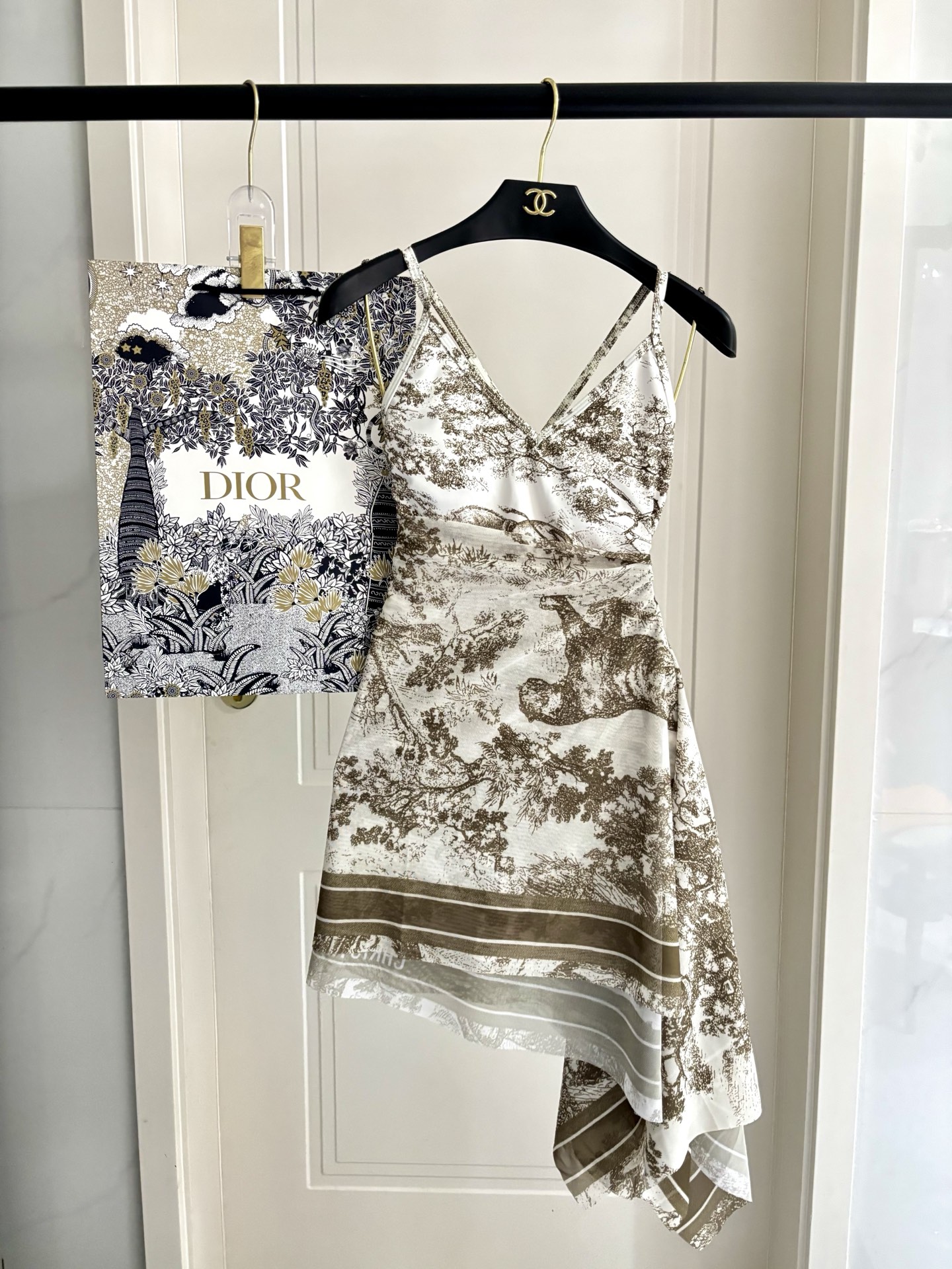 迪奥新款2件套 😍🥰适合多种场景的游泳衣🏊‍♀️海边 游泳池 温泉 水上乐园 漂流都可以😌内搭也完全可以