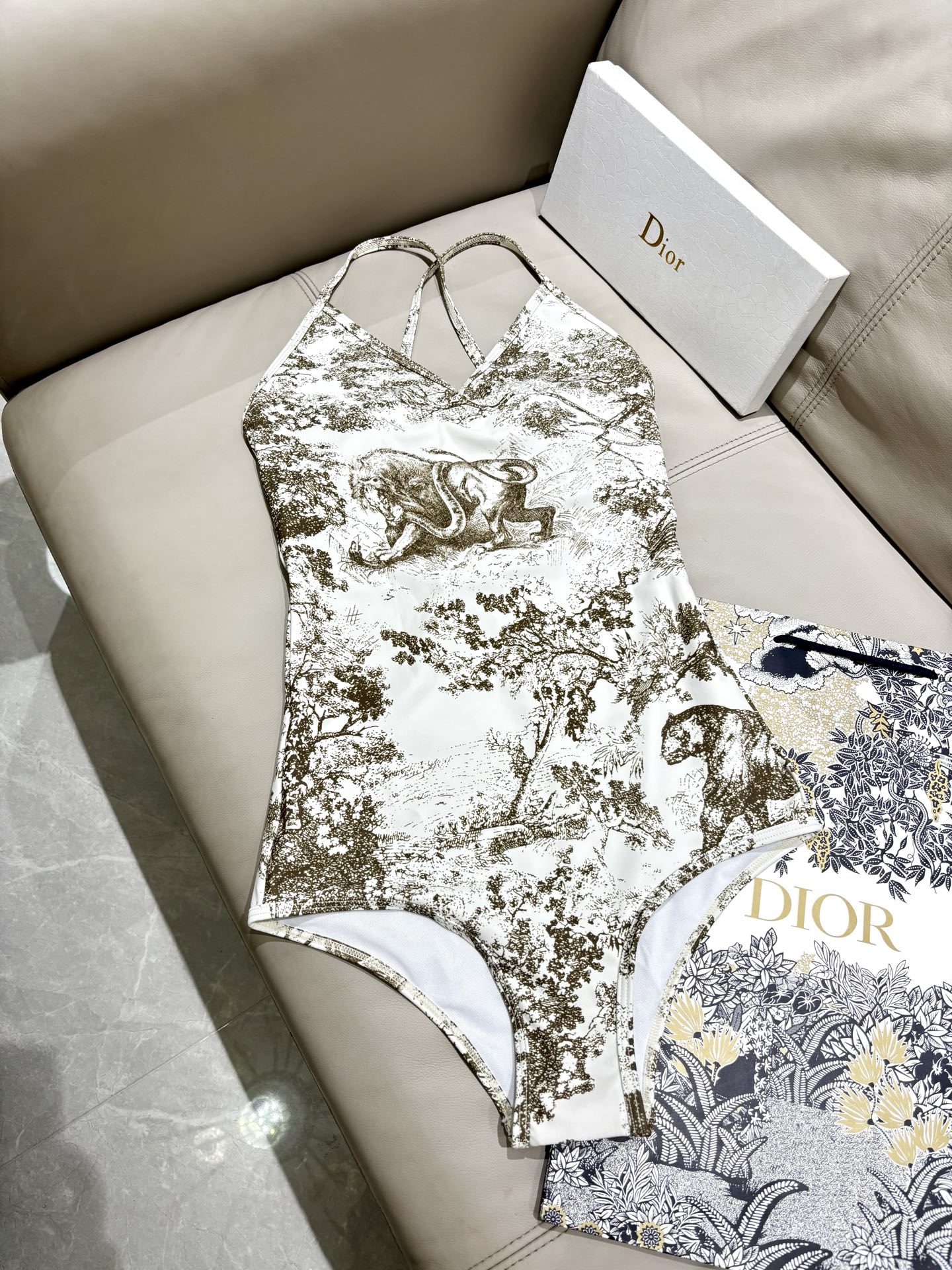 迪奥新款2件套 😍🥰适合多种场景的游泳衣🏊‍♀️海边 游泳池 温泉 水上乐园 漂流都可以😌内搭也完全可以