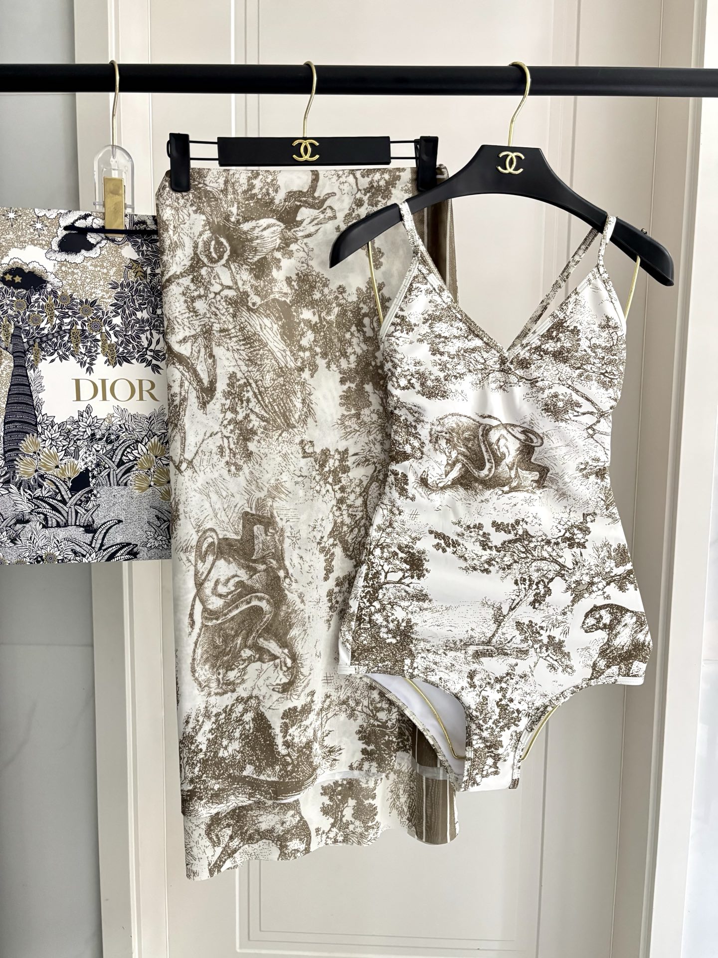 迪奥新款2件套 😍🥰适合多种场景的游泳衣🏊‍♀️海边 游泳池 温泉 水上乐园 漂流都可以😌内搭也完全可以