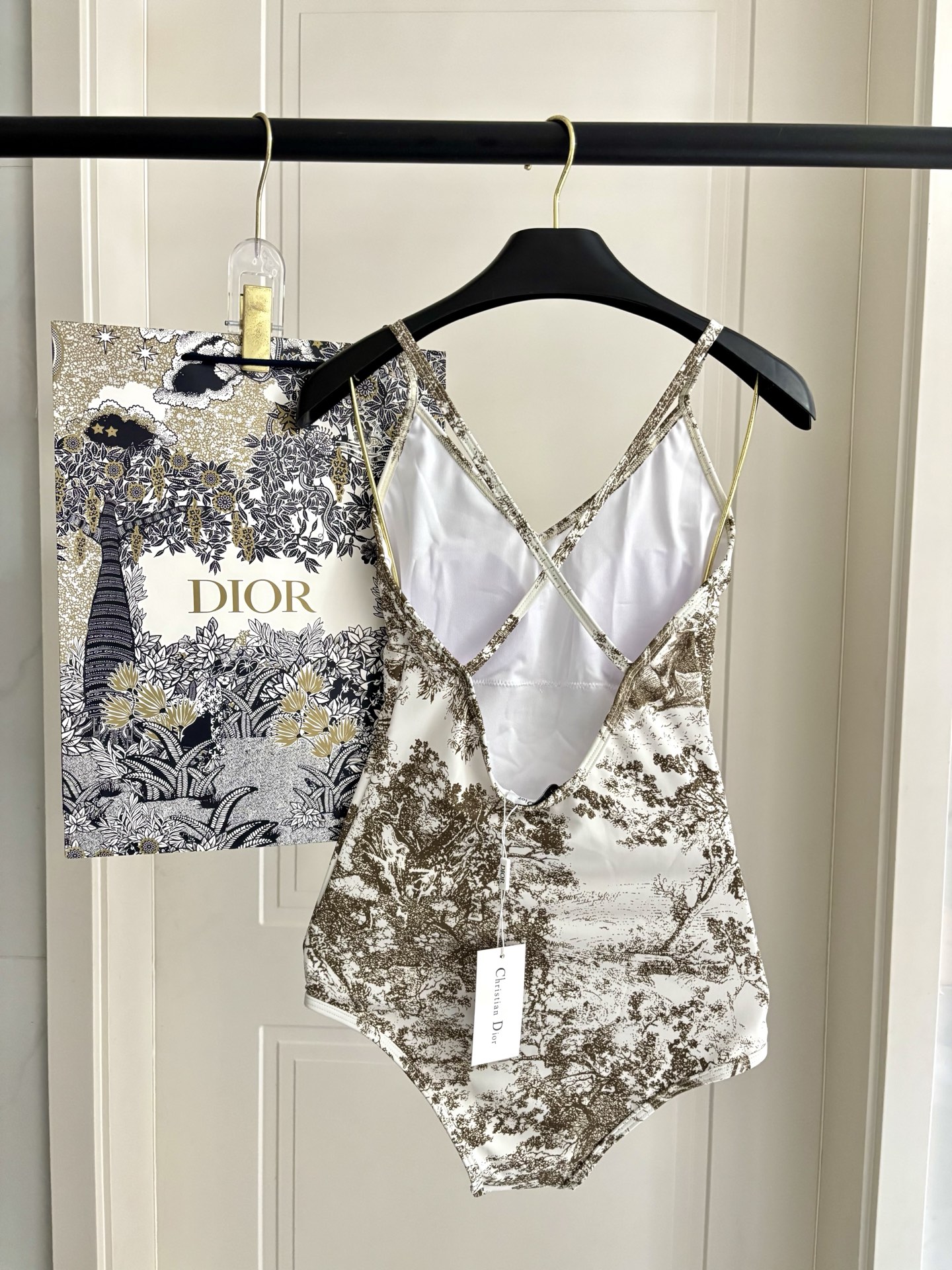 迪奥新款2件套 😍🥰适合多种场景的游泳衣🏊‍♀️海边 游泳池 温泉 水上乐园 漂流都可以😌内搭也完全可以