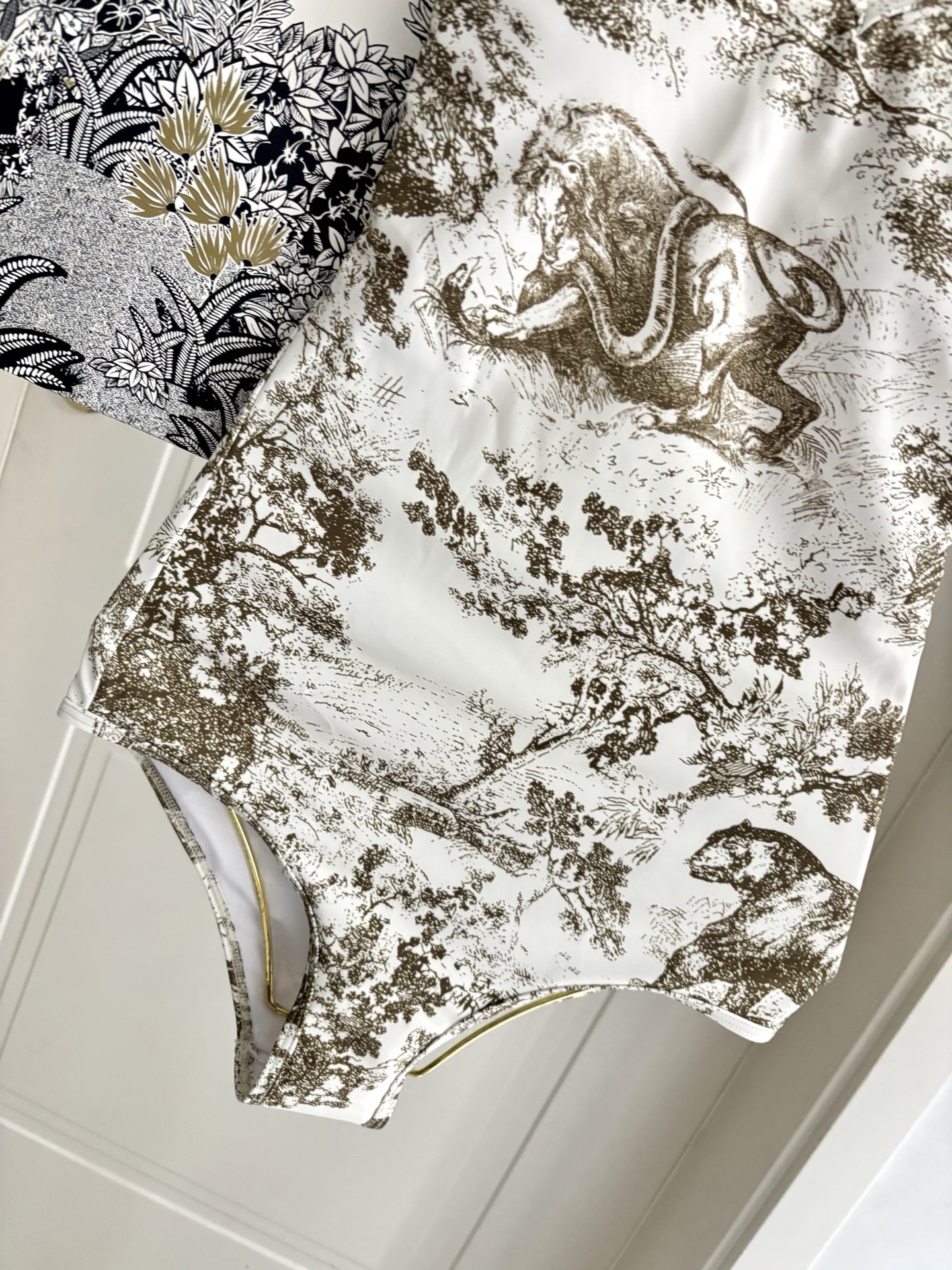 迪奥新款2件套 😍🥰适合多种场景的游泳衣🏊‍♀️海边 游泳池 温泉 水上乐园 漂流都可以😌内搭也完全可以