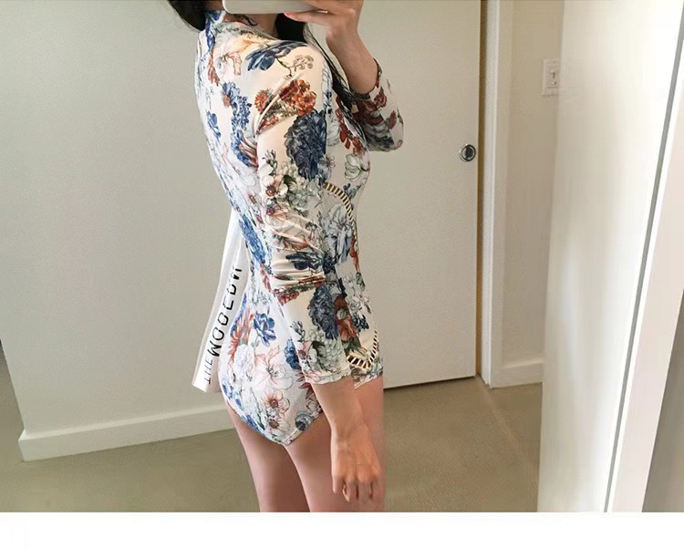 Dior新款露背拼色连体泳衣 简单大气 适合多种场景的游泳衣🏊‍♀️海边 游泳池 温泉 水上乐园 漂流都