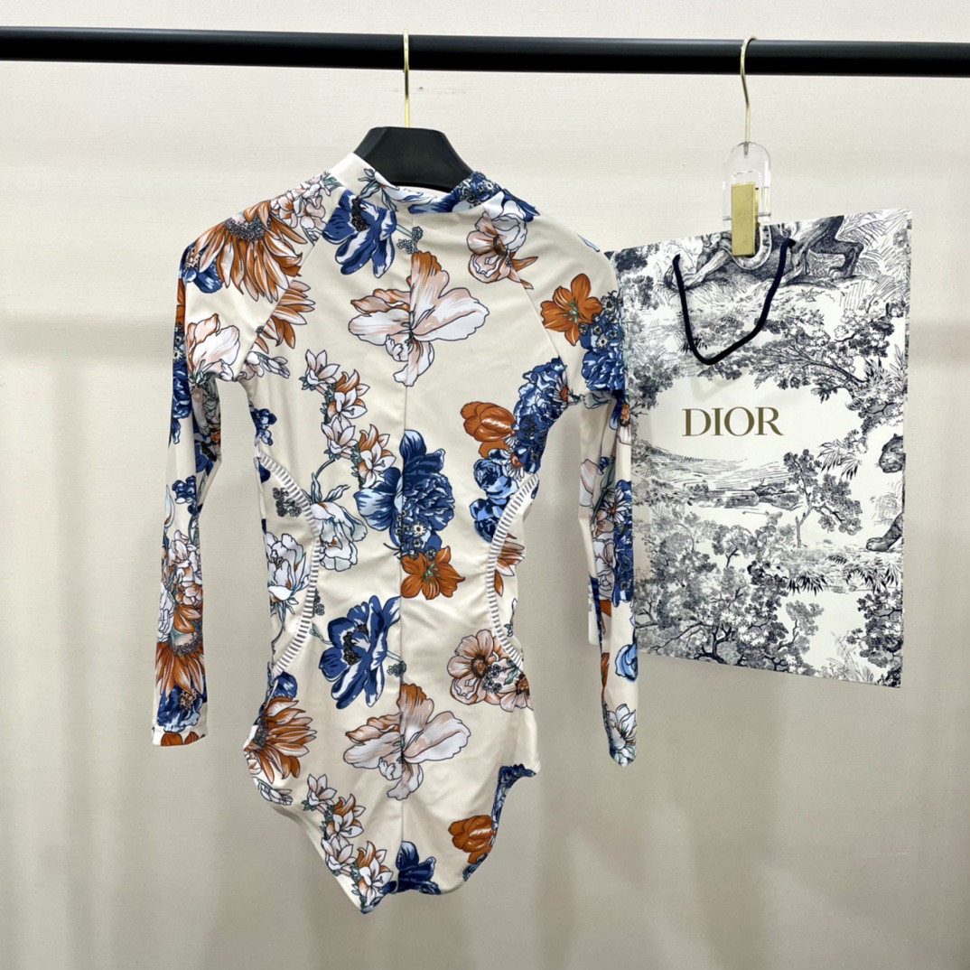 Dior新款露背拼色连体泳衣 简单大气 适合多种场景的游泳衣🏊‍♀️海边 游泳池 温泉 水上乐园 漂流都