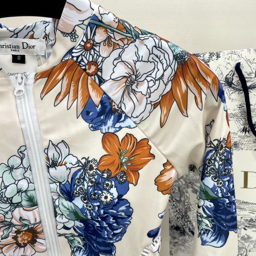 Dior新款露背拼色连体泳衣 简单大气 适合多种场景的游泳衣🏊‍♀️海边 游泳池 温泉 水上乐园 漂流都