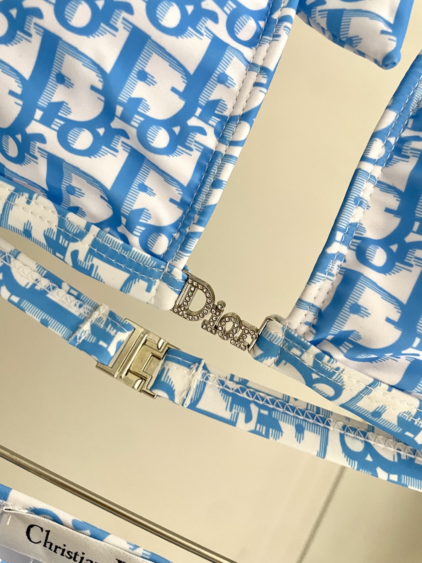 迪奥比基尼😍🥰适合多种场景的游泳衣🏊‍♀️海边 游泳池 温泉 水上乐园 漂流都可以😌内搭也完全可以 连体