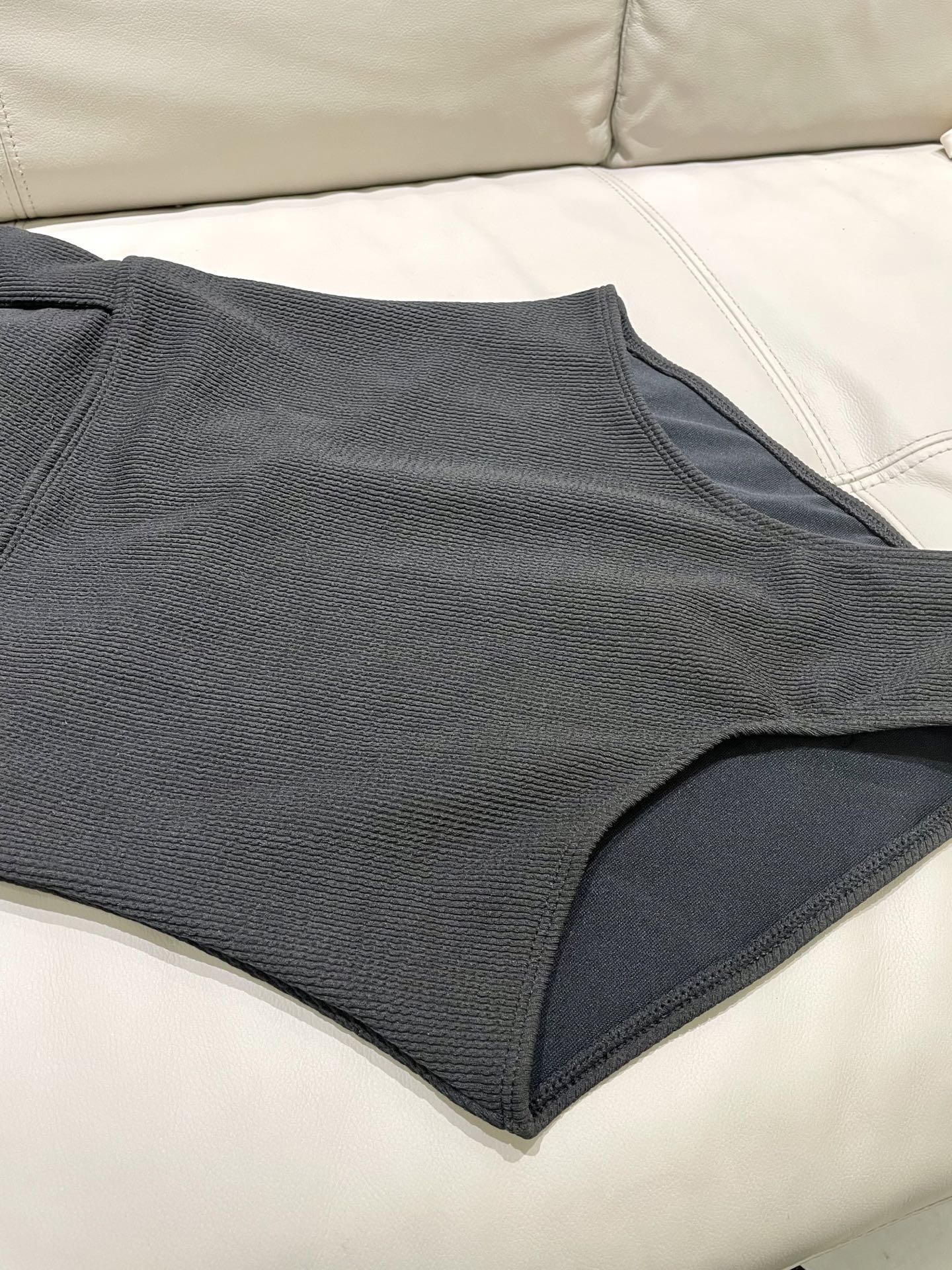 Chanel专柜新款连体泳衣😍🥰适合多种场景的游泳衣🏊‍♀️海边 游泳池 温泉 水上乐园 漂流都可以😌内