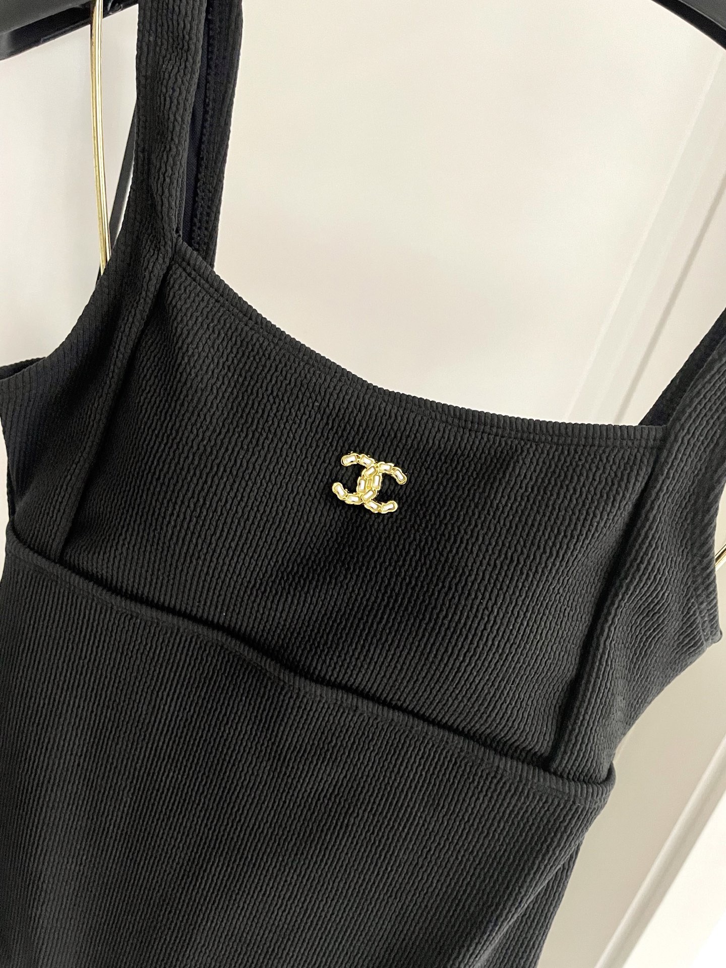 Chanel专柜新款连体泳衣😍🥰适合多种场景的游泳衣🏊‍♀️海边 游泳池 温泉 水上乐园 漂流都可以😌内