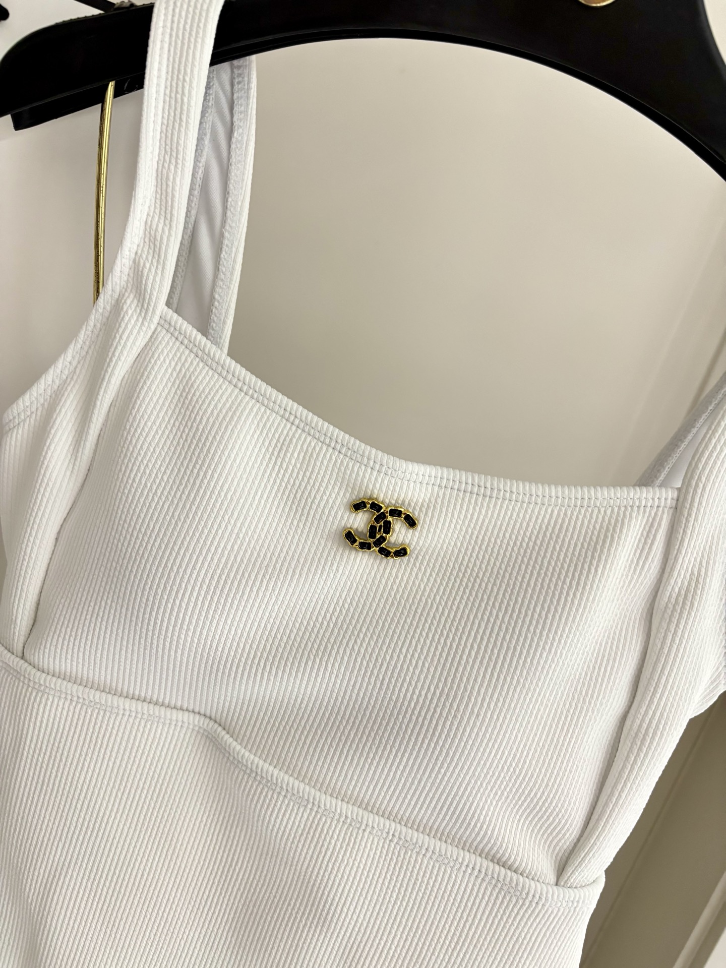 Chanel专柜新款连体泳衣😍🥰适合多种场景的游泳衣🏊‍♀️海边 游泳池 温泉 水上乐园 漂流都可以😌内