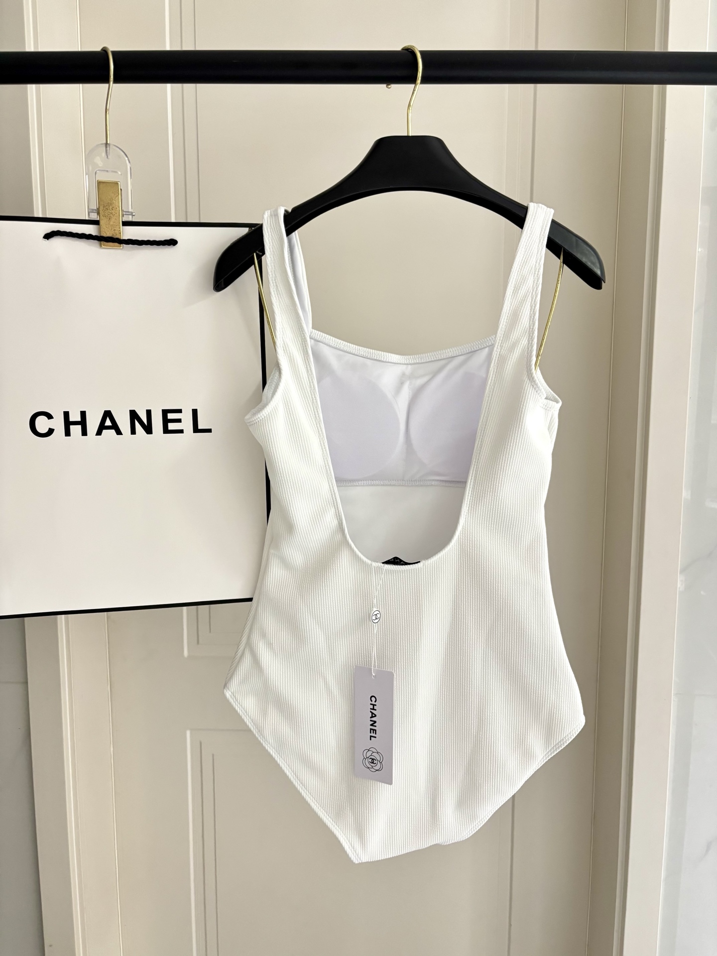 Chanel专柜新款连体泳衣😍🥰适合多种场景的游泳衣🏊‍♀️海边 游泳池 温泉 水上乐园 漂流都可以😌内