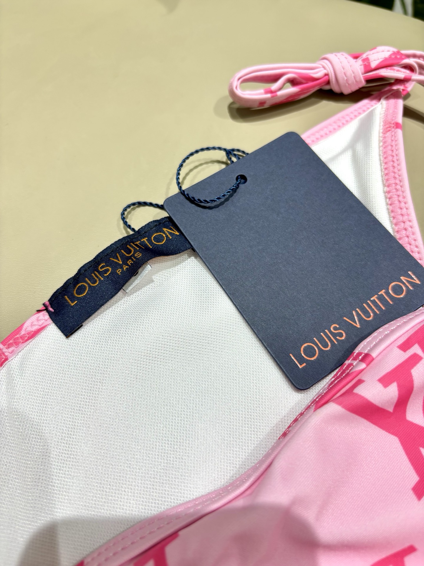 Lv比基尼😍🥰适合多种场景的游泳衣🏊‍♀️海边 游泳池 温泉 水上乐园 漂流都可以😌内搭也完全可以 连体