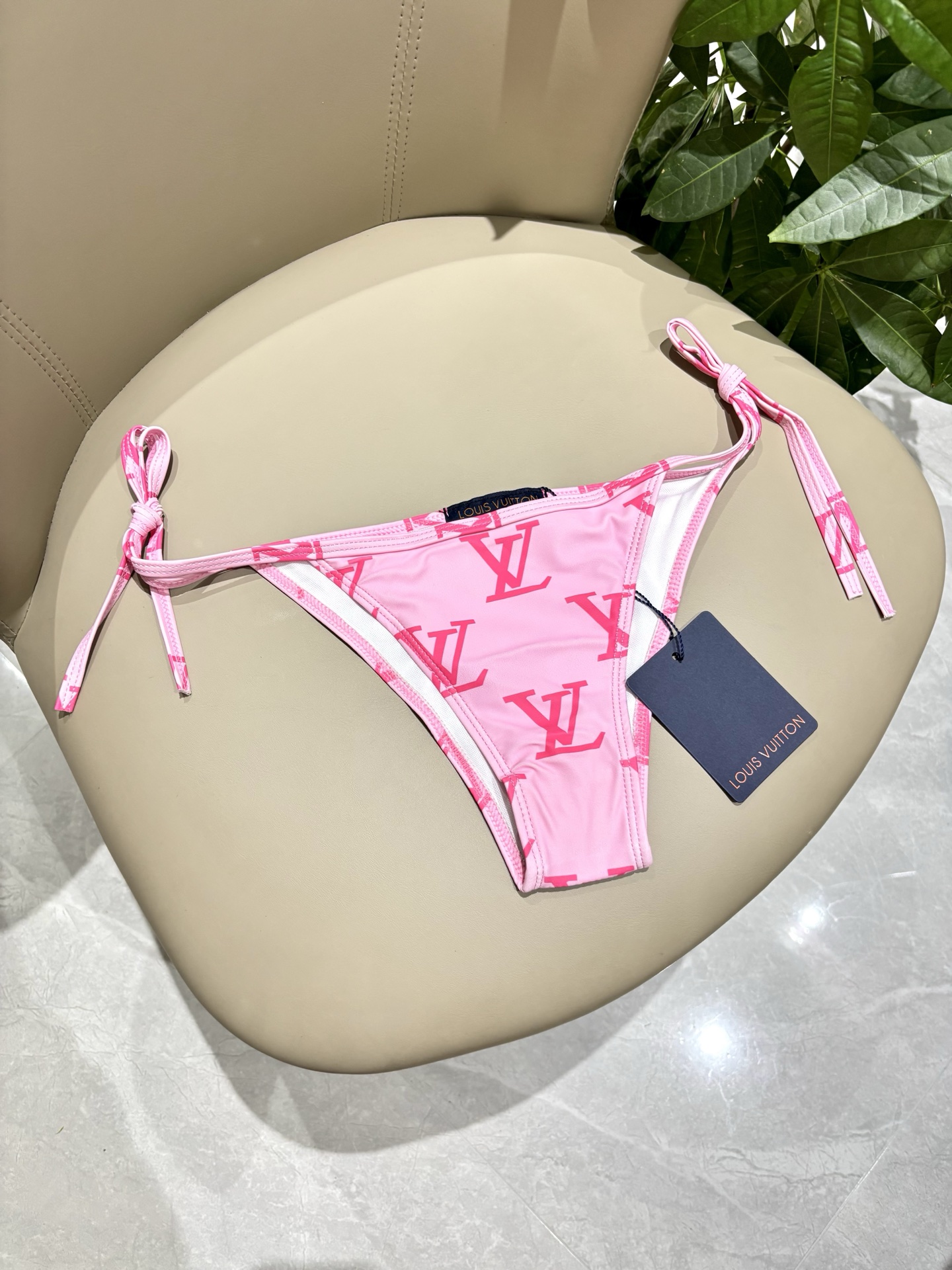 Lv比基尼😍🥰适合多种场景的游泳衣🏊‍♀️海边 游泳池 温泉 水上乐园 漂流都可以😌内搭也完全可以 连体