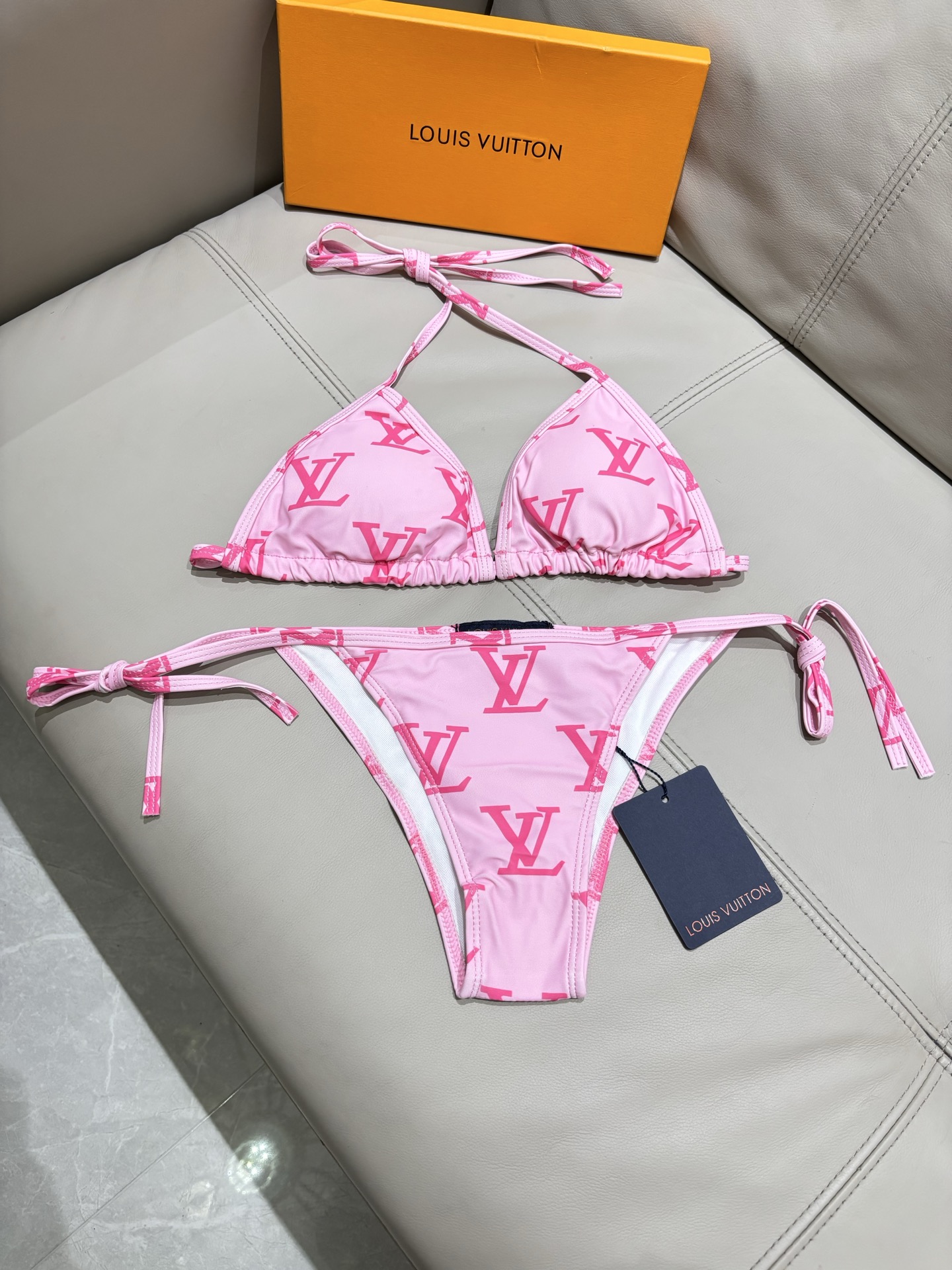 Lv比基尼😍🥰适合多种场景的游泳衣🏊‍♀️海边 游泳池 温泉 水上乐园 漂流都可以😌内搭也完全可以 连体