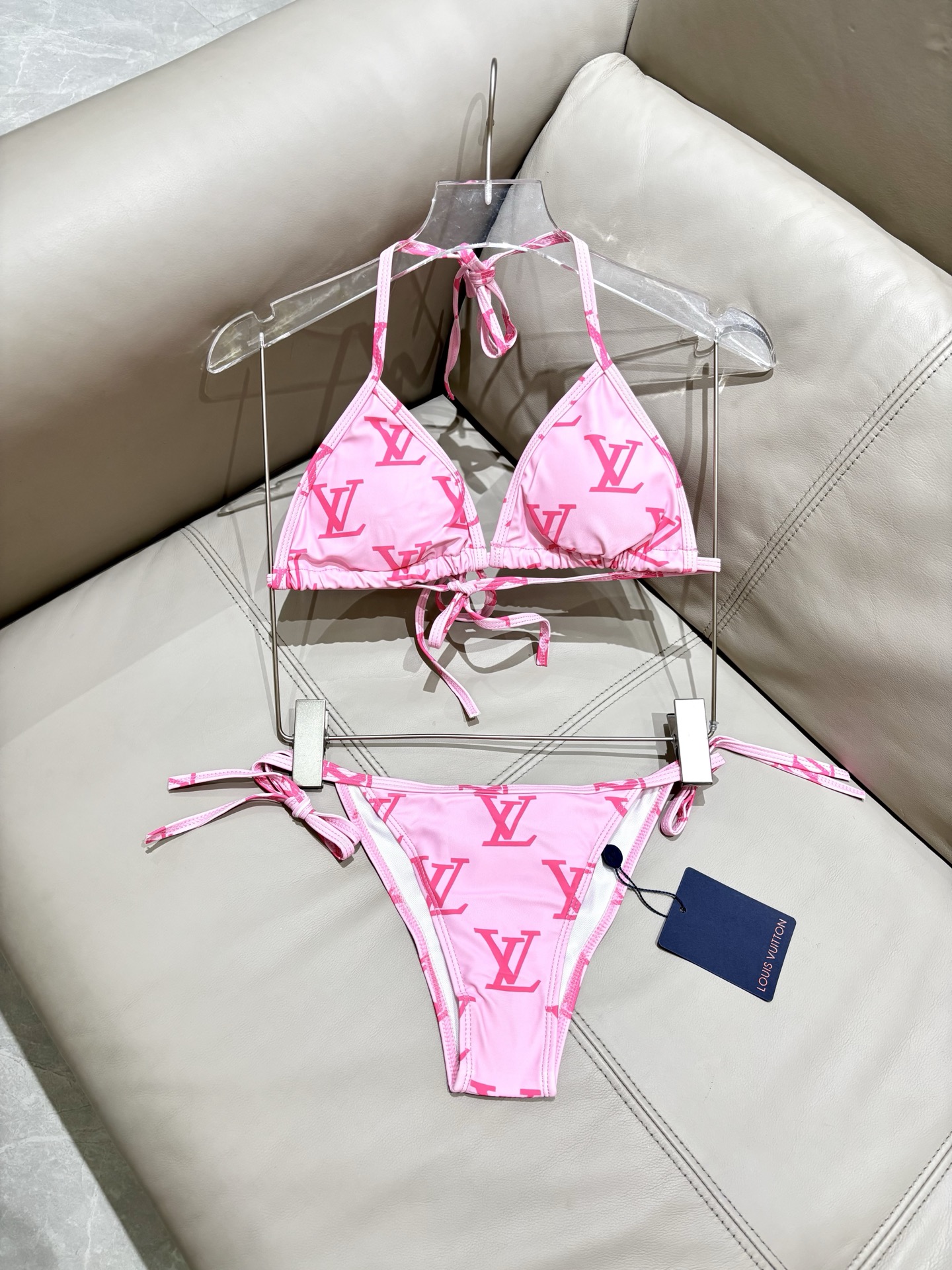 Lv比基尼😍🥰适合多种场景的游泳衣🏊‍♀️海边 游泳池 温泉 水上乐园 漂流都可以😌内搭也完全可以 连体