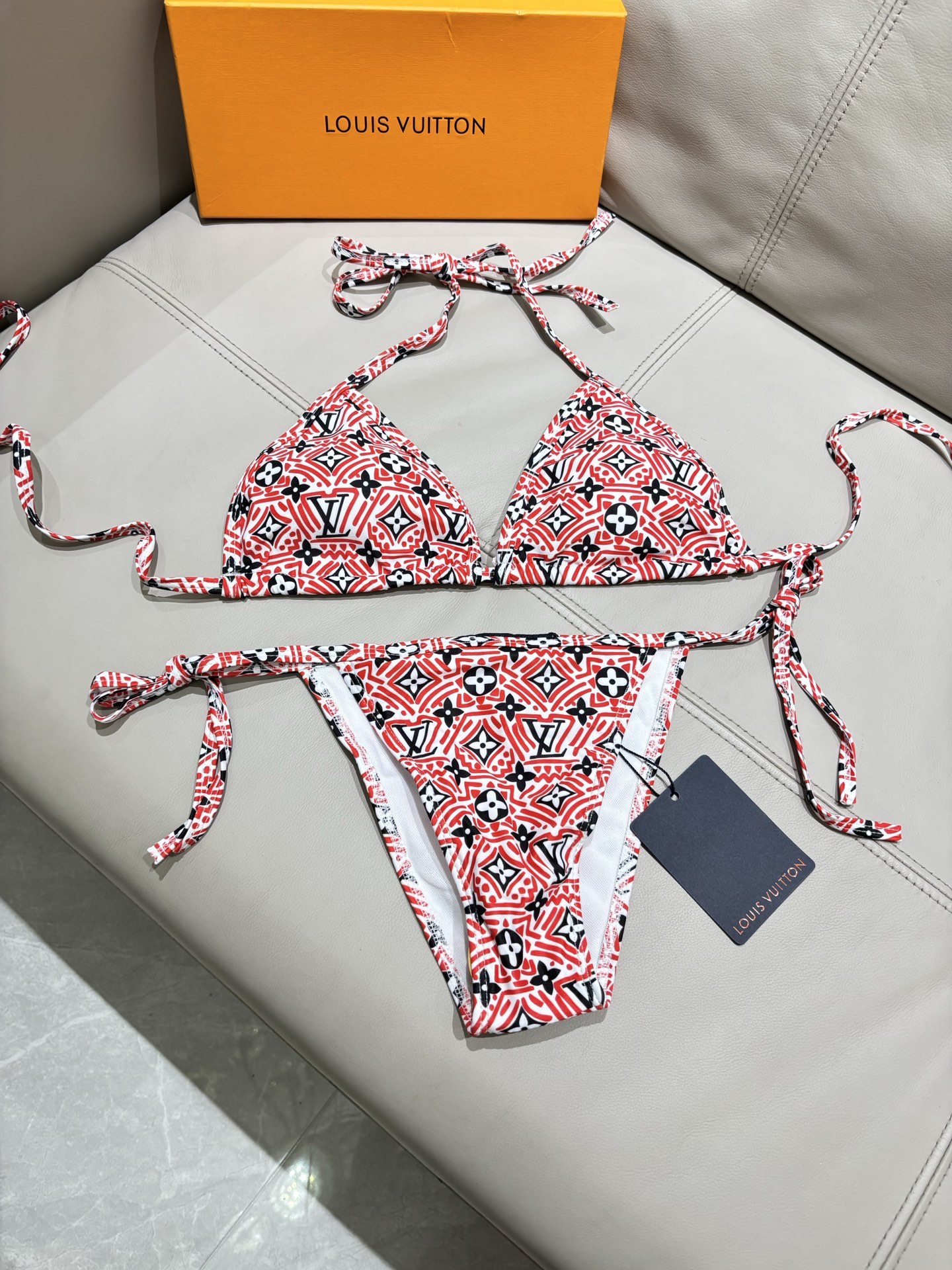 Lv比基尼😍🥰适合多种场景的游泳衣🏊‍♀️海边 游泳池 温泉 水上乐园 漂流都可以😌内搭也完全可以 连体