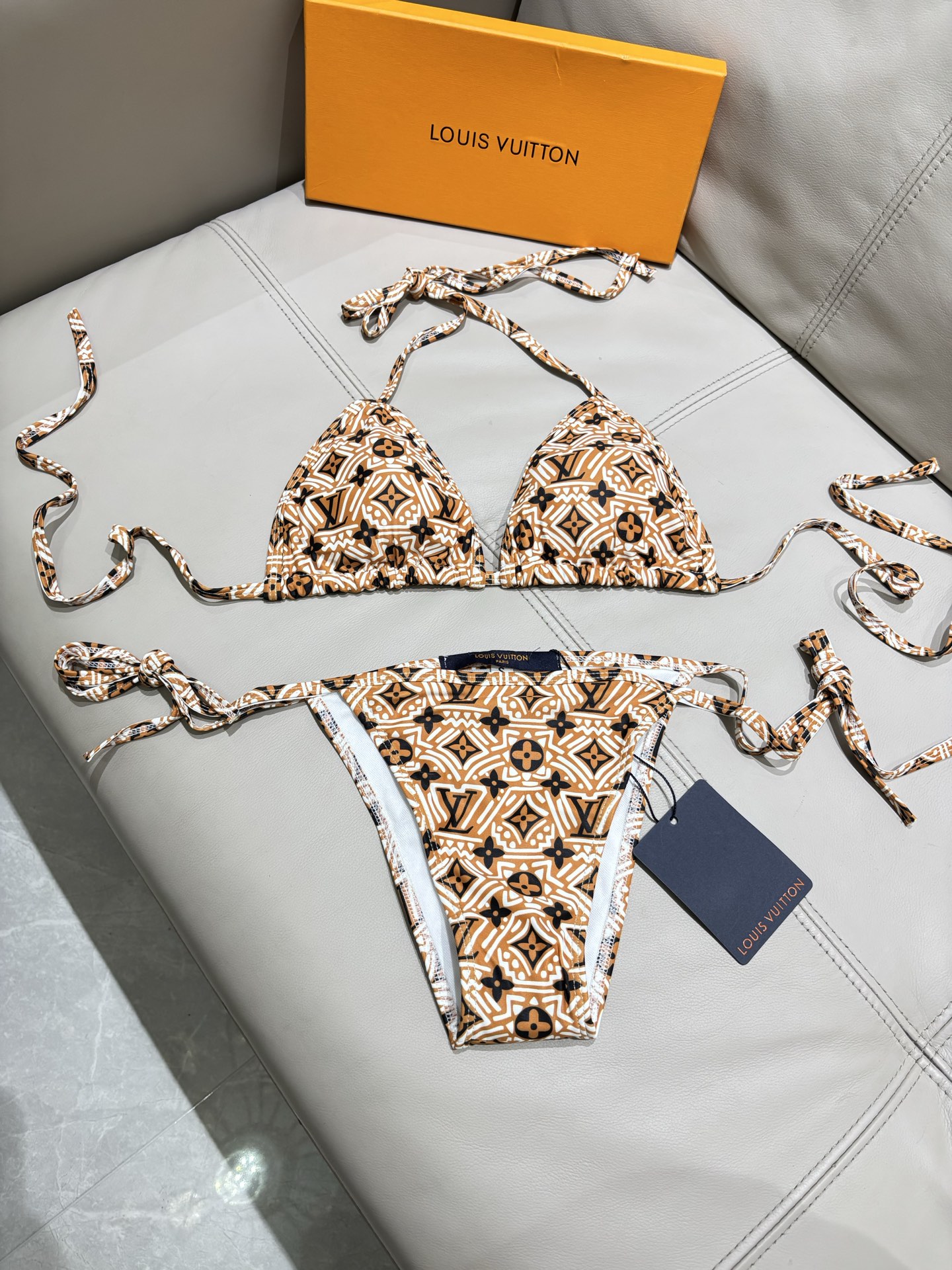 Lv比基尼😍🥰适合多种场景的游泳衣🏊‍♀️海边 游泳池 温泉 水上乐园 漂流都可以😌内搭也完全可以 连体